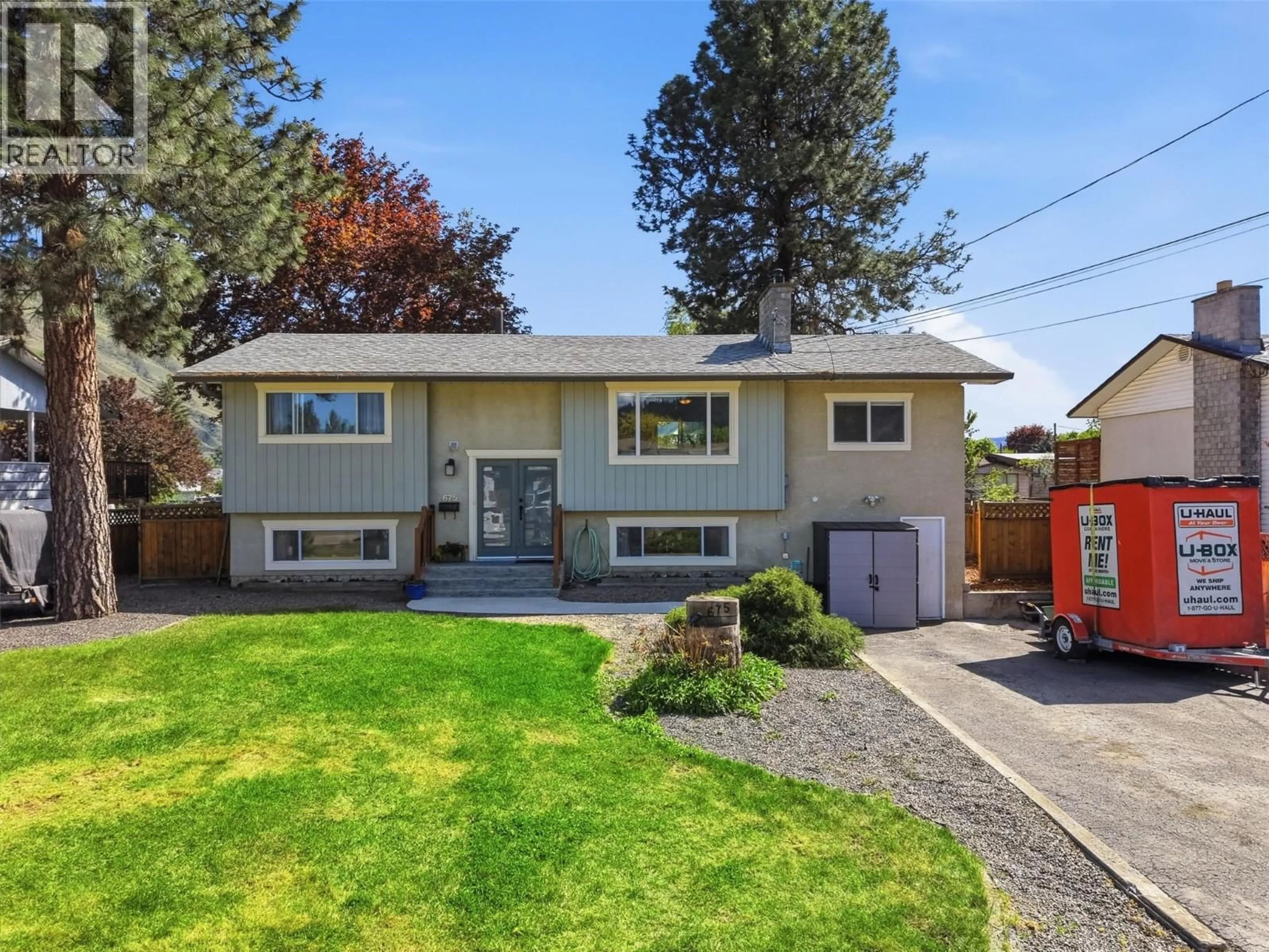 Home with vinyl exterior material, street for 675 SICAMORE DRIVE, Kamloops British Columbia V2B6R6