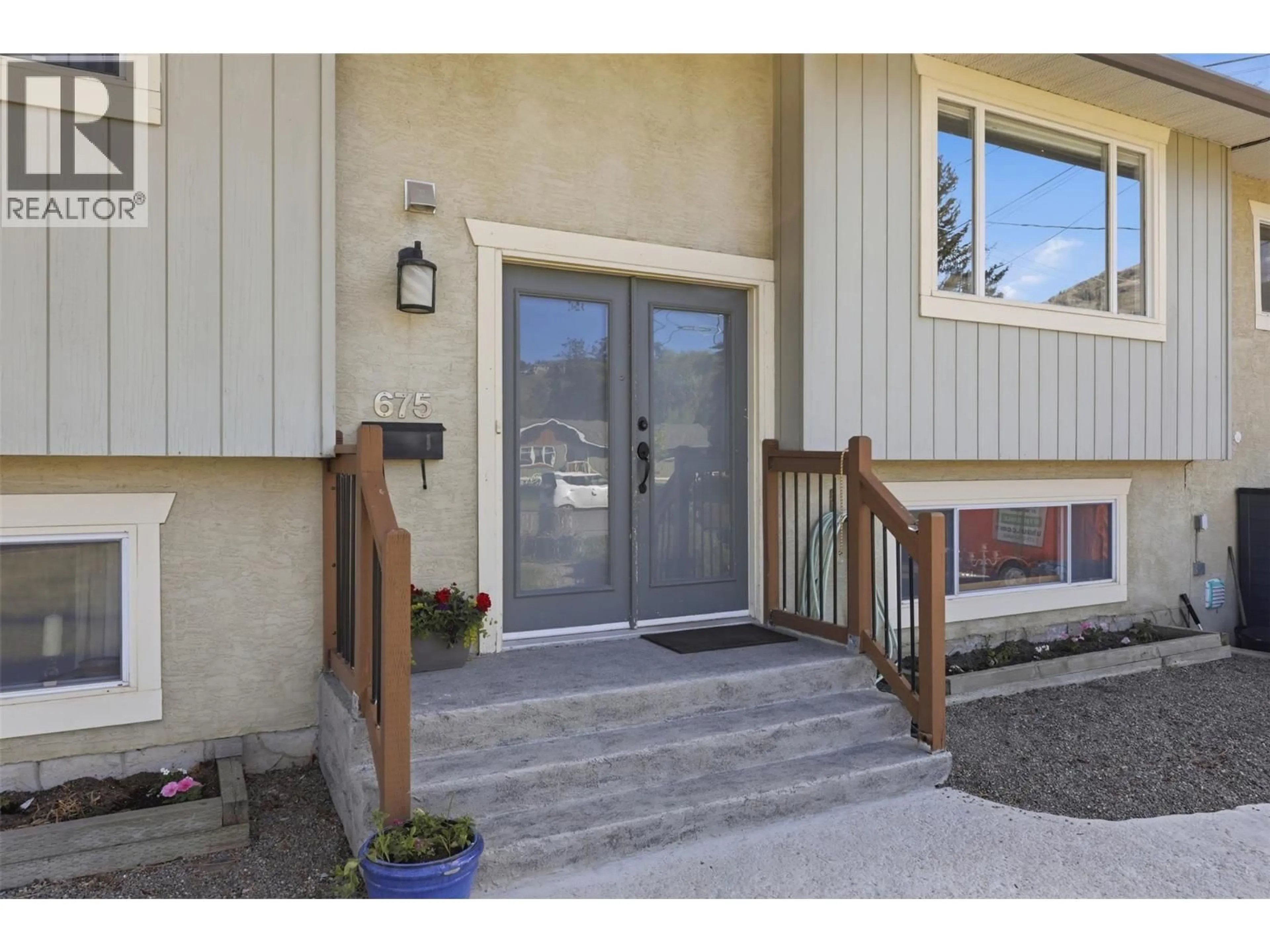 Indoor entryway for 675 SICAMORE DRIVE, Kamloops British Columbia V2B6R6