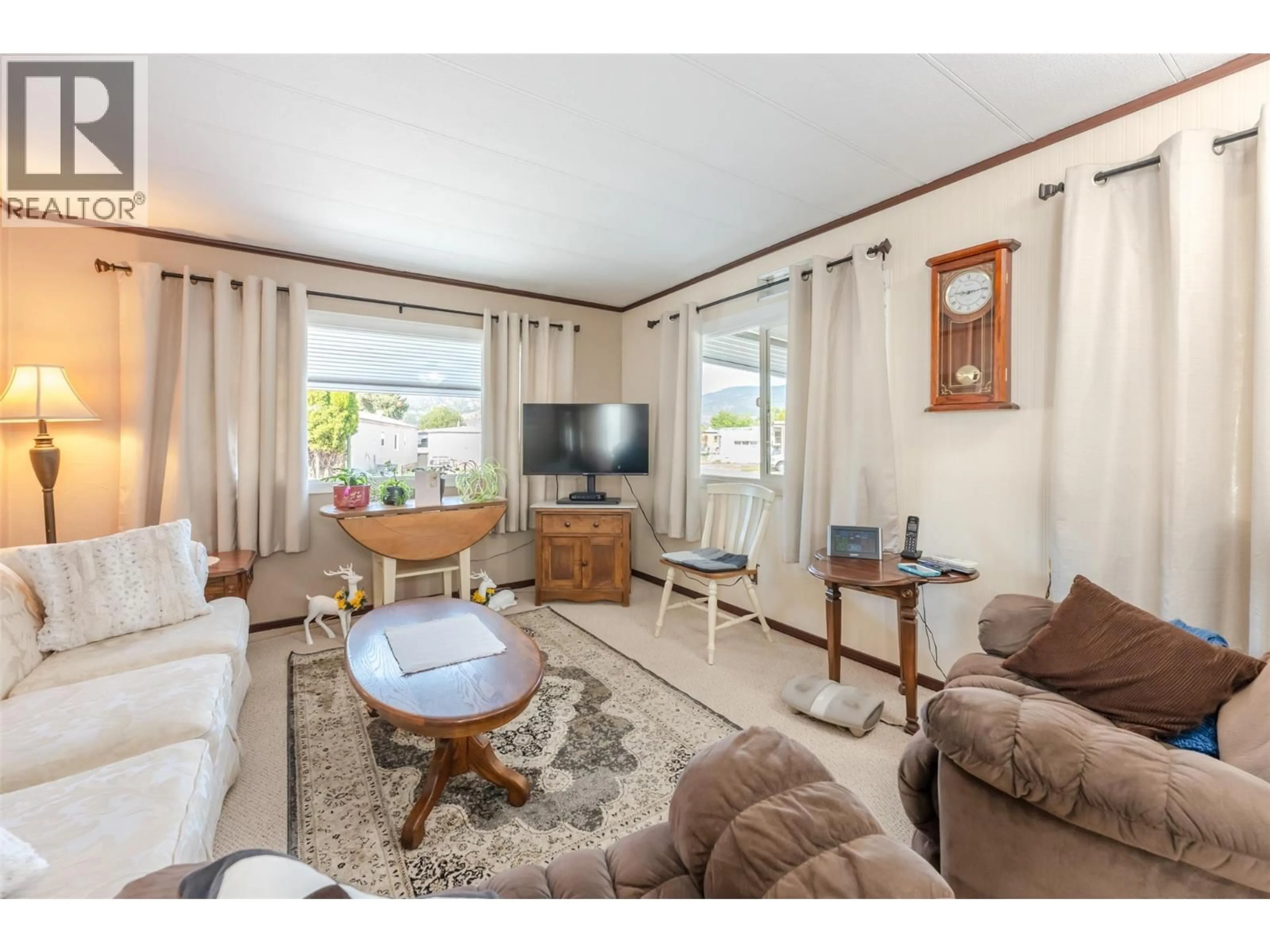 Living room with furniture, unknown for 26 - 197 DAUPHIN AVENUE, Penticton British Columbia V2A3S3
