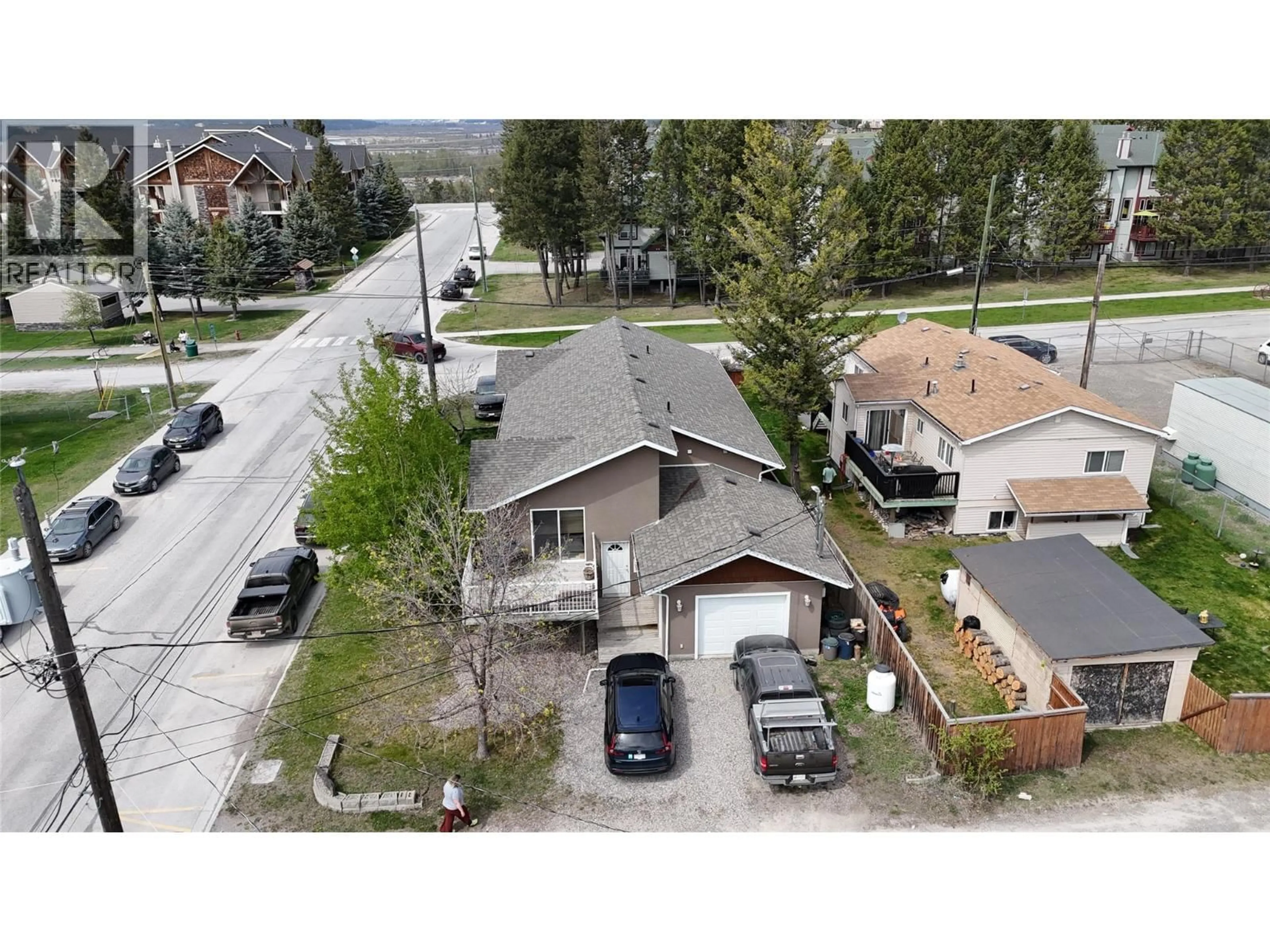 A pic from outside/outdoor area/front of a property/back of a property/a pic from drone, street for 7506 COLUMBIA AVENUE, Radium Hot Springs British Columbia V0A1M0