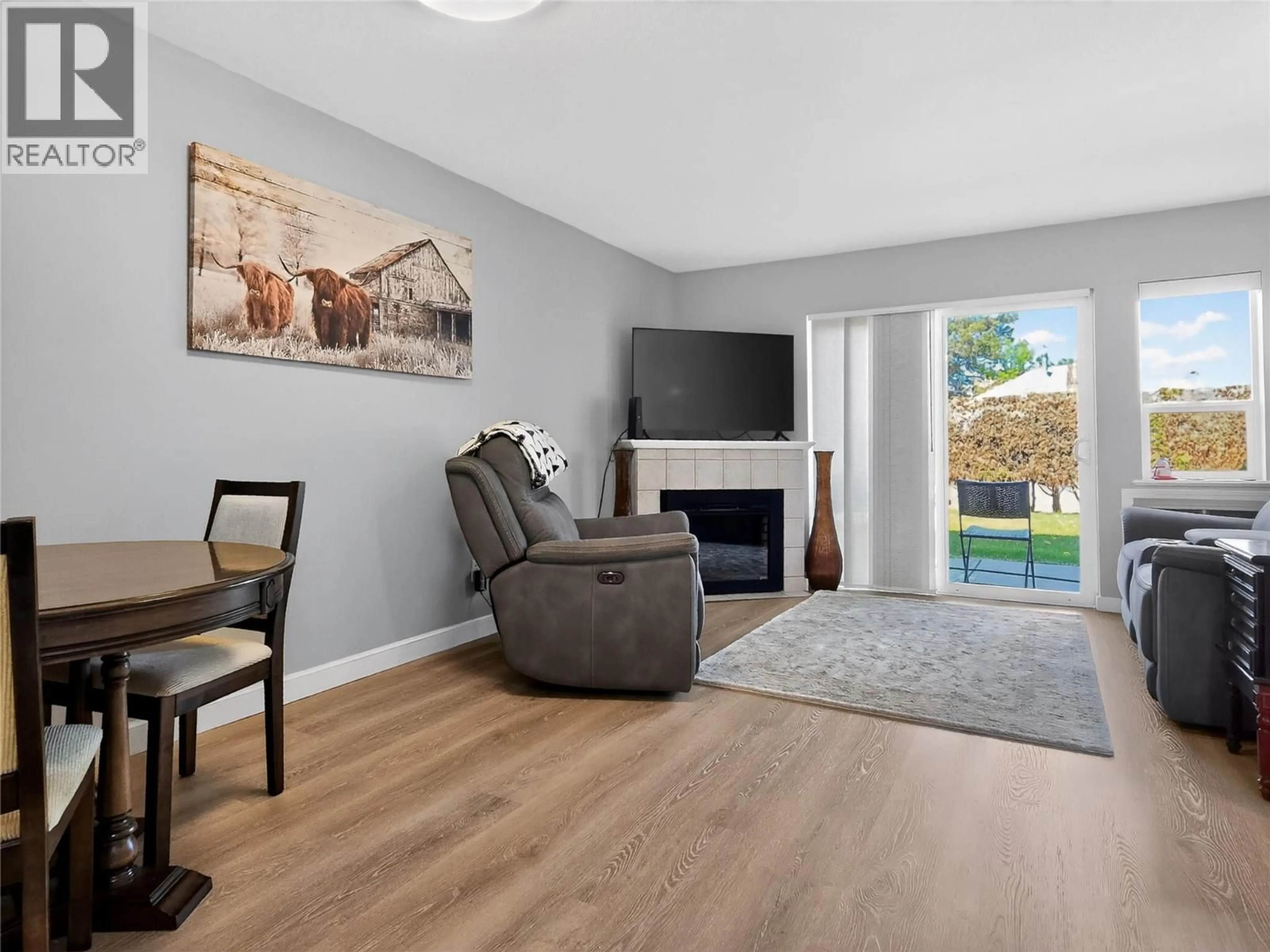 Living room with furniture, wood/laminate floor for 32 - 807 RAILWAY AVENUE, Ashcroft British Columbia V0K1A0