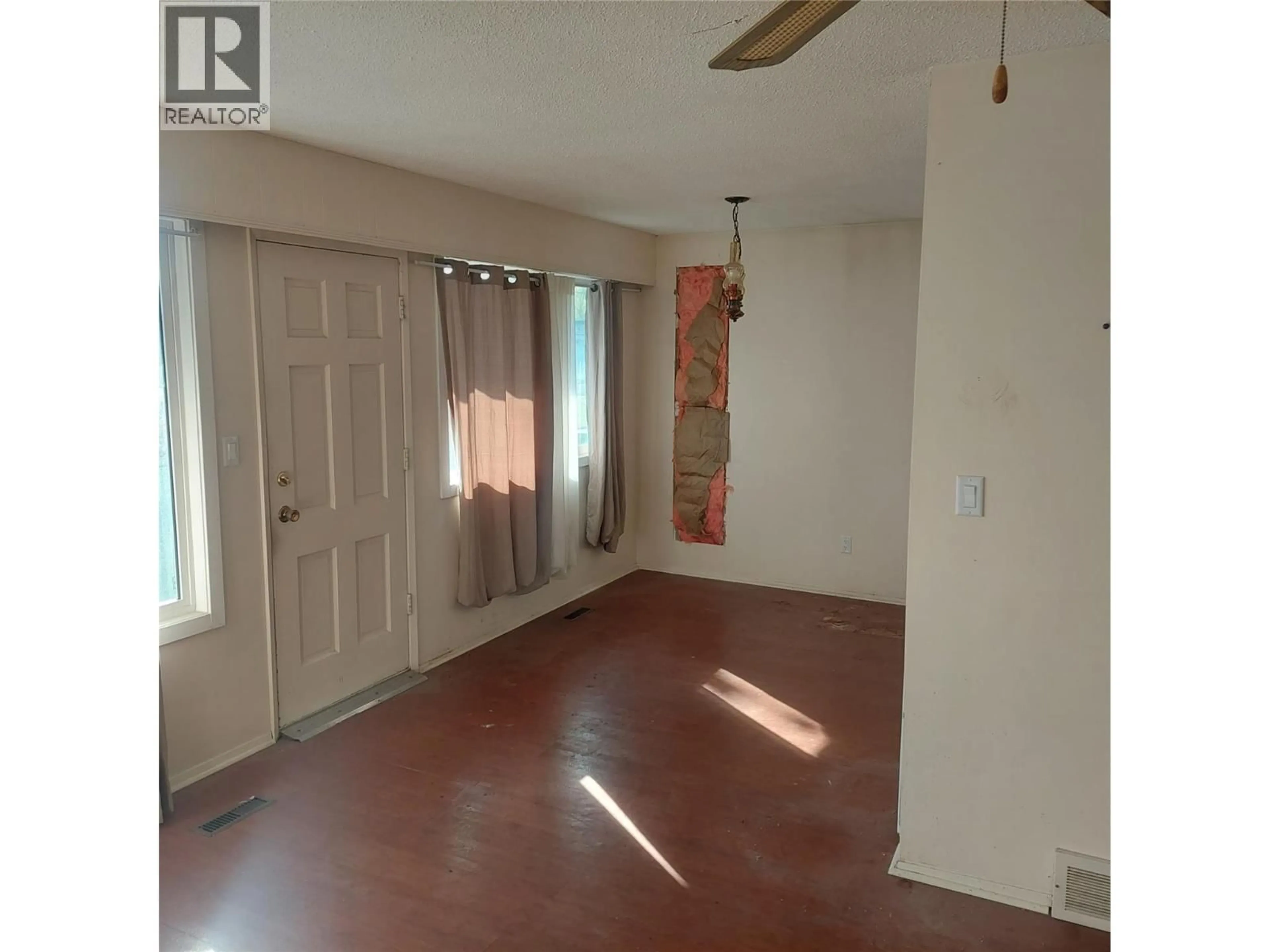 A pic of a room for 4403 15TH AVENUE, Vernon British Columbia V1T6Y1