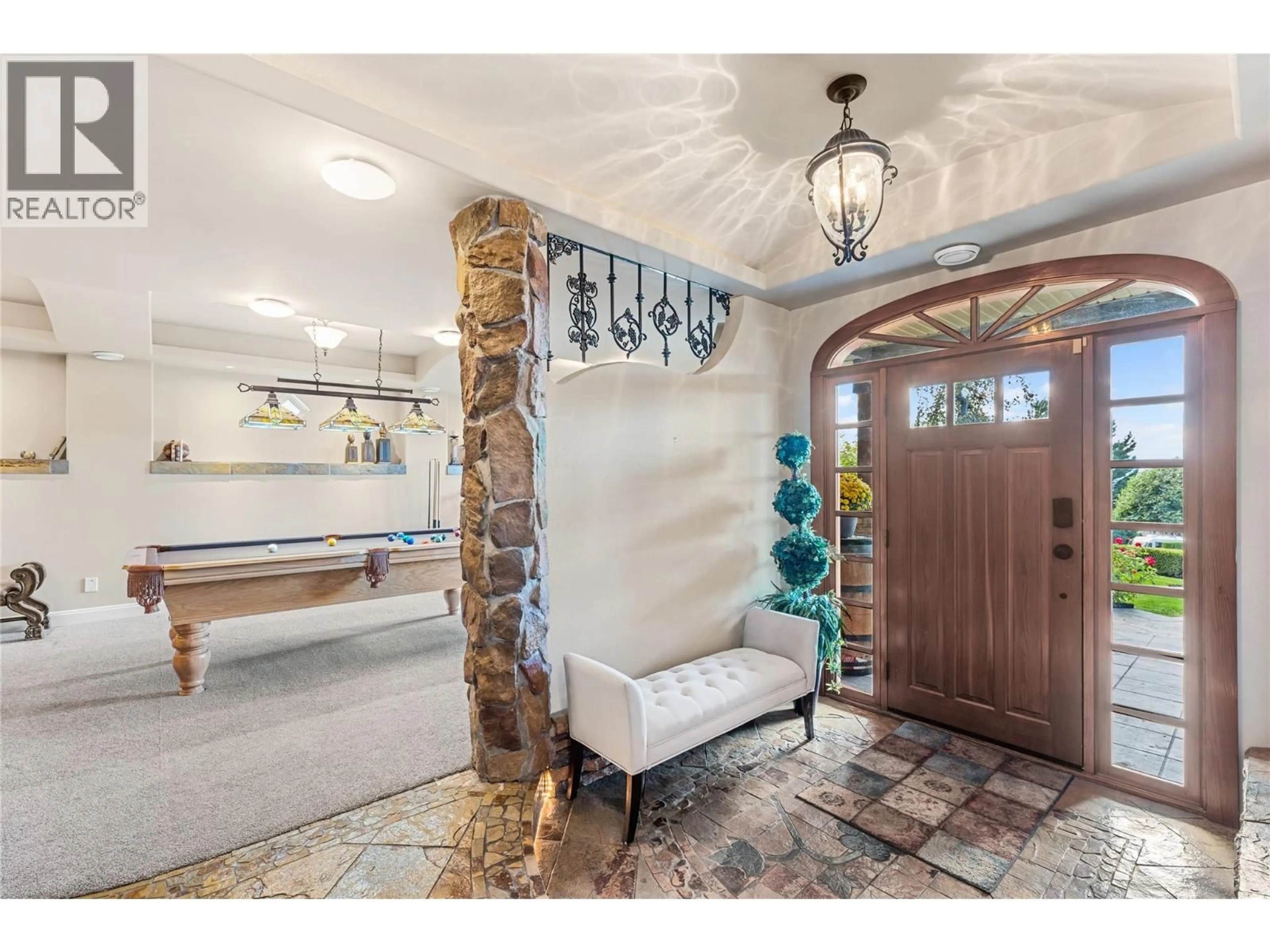 Indoor foyer for 1778 VINEYARD DRIVE, Kelowna British Columbia V4T2W7