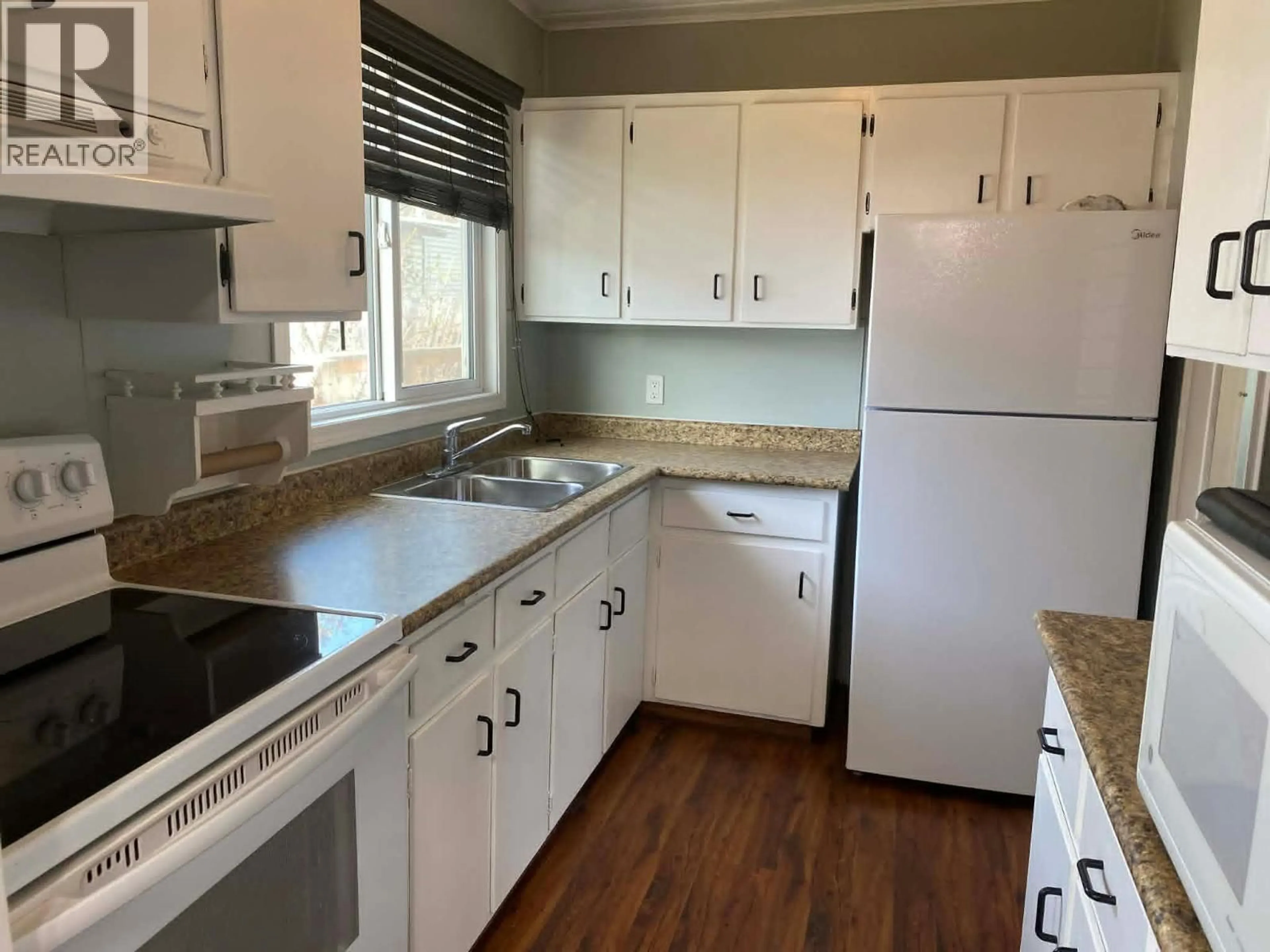 Standard kitchen, wood/laminate floor for 20 - 6549 WILDMARE ROAD, Chetwynd British Columbia V0C1J0