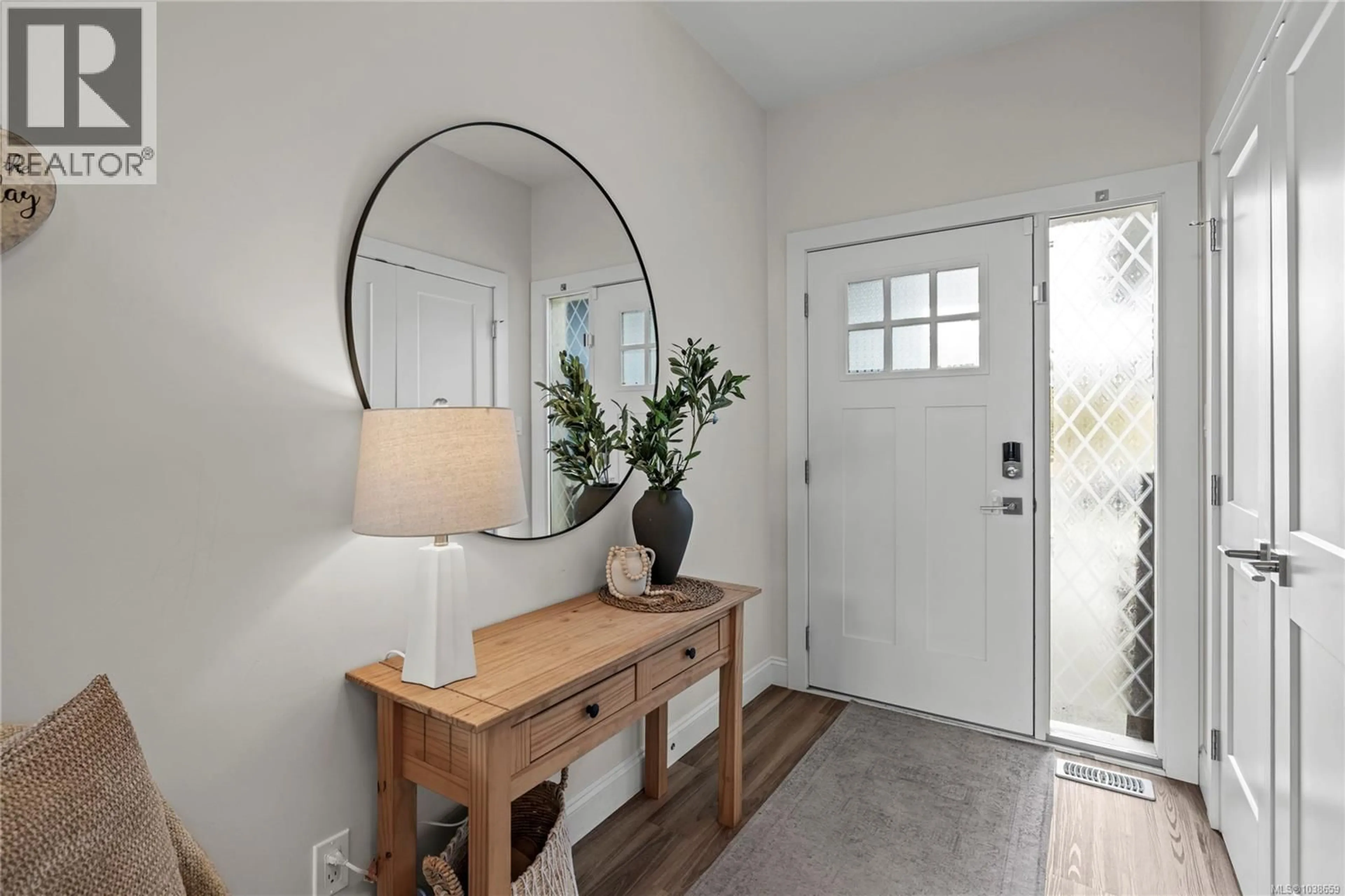 Indoor entryway for 907 PARK AVENUE, Nanaimo British Columbia V9R4J3