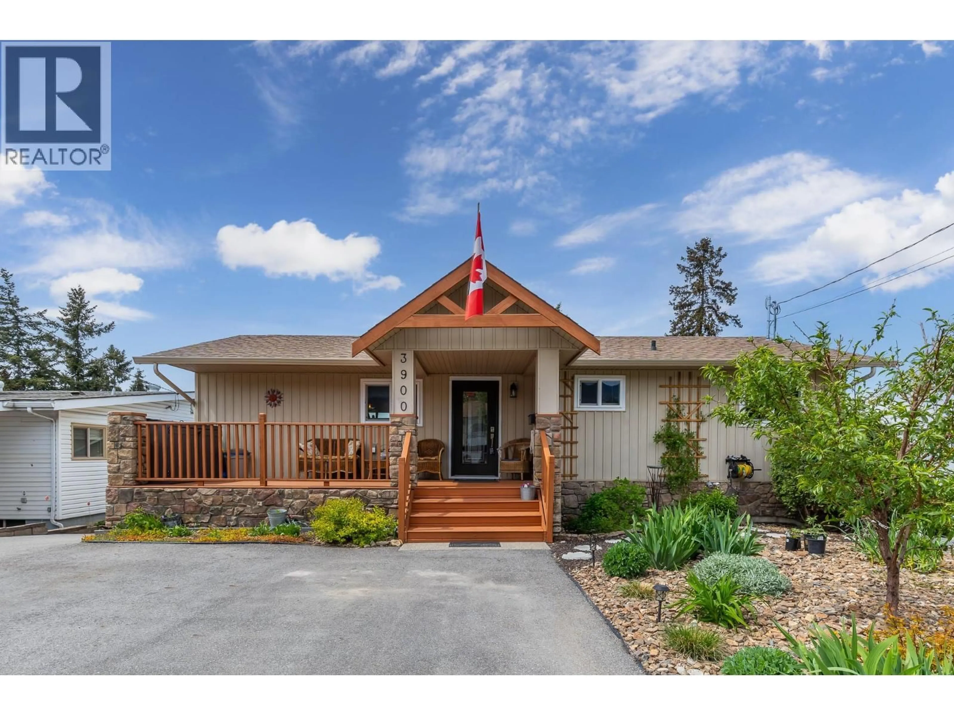 Home with vinyl exterior material, street for 3900 14 STREET, Vernon British Columbia V1T3V2