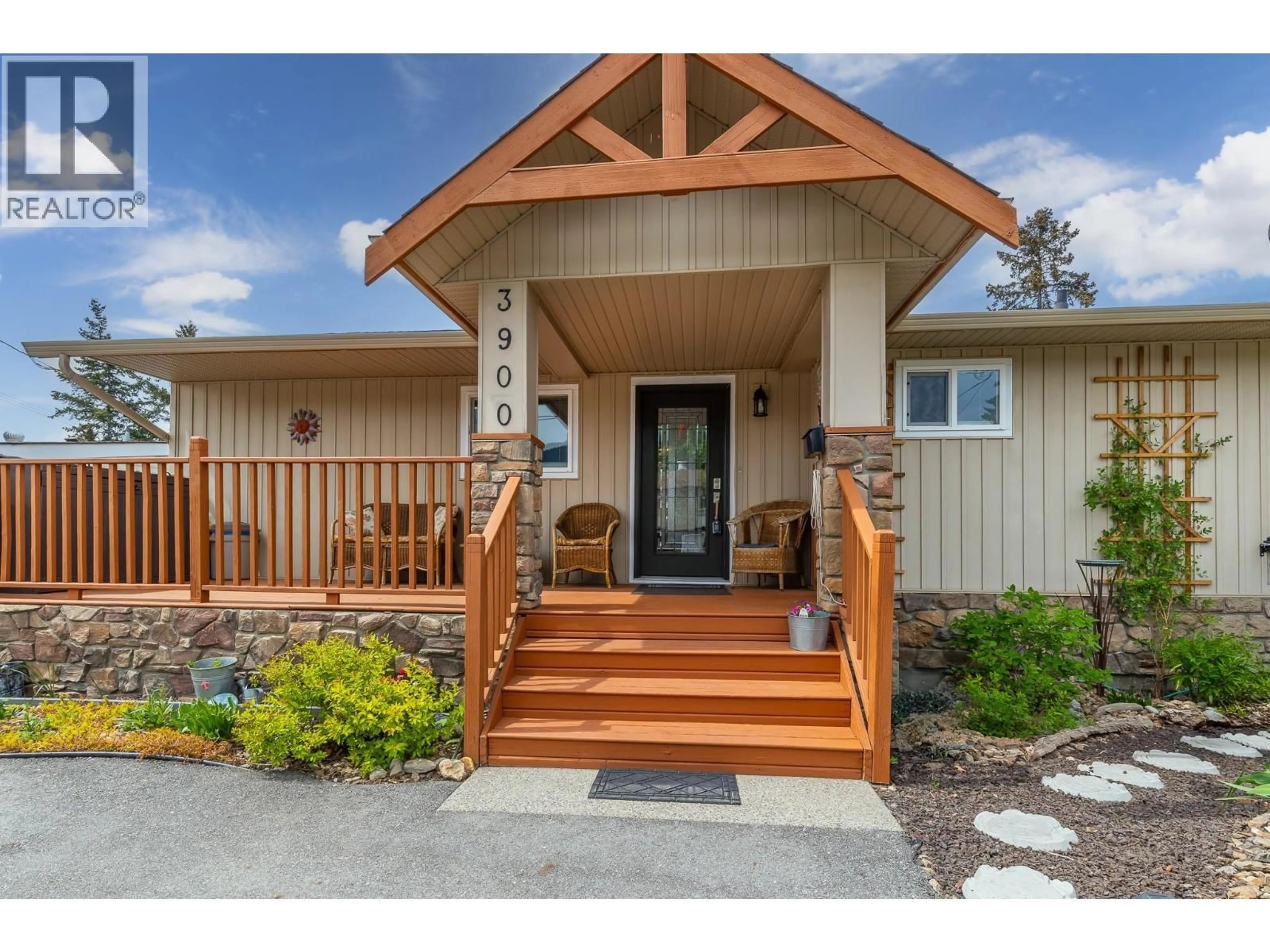 Indoor entryway for 3900 14 STREET, Vernon British Columbia V1T3V2