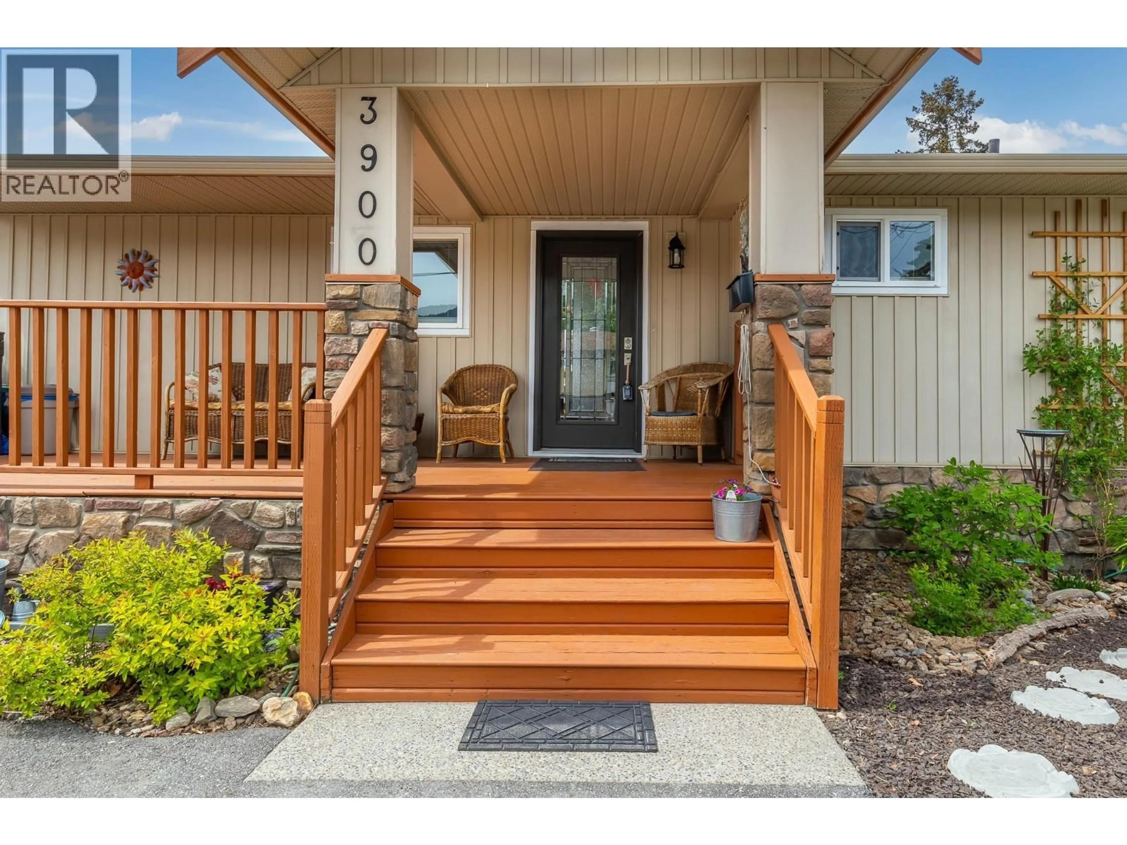 Indoor entryway for 3900 14 STREET, Vernon British Columbia V1T3V2