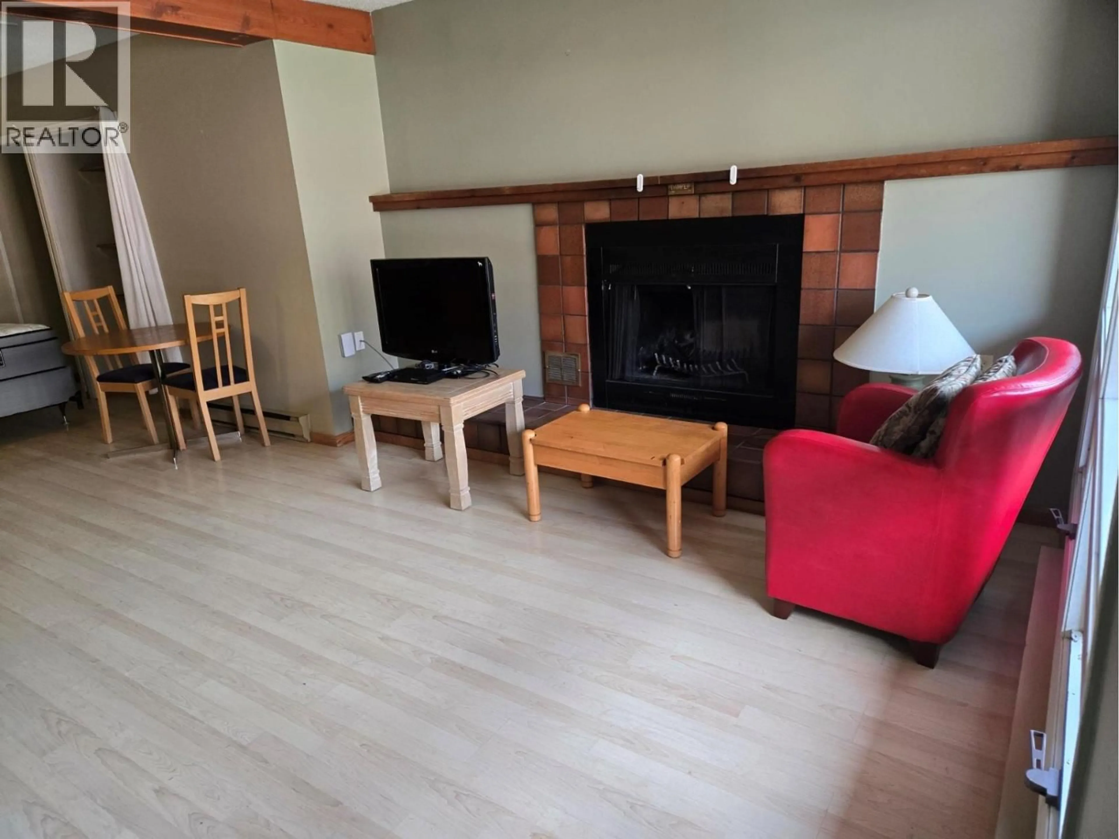Living room with furniture, wood/laminate floor for 1014 - 2030 PANORAMA DRIVE, Panorama British Columbia V0A1T0