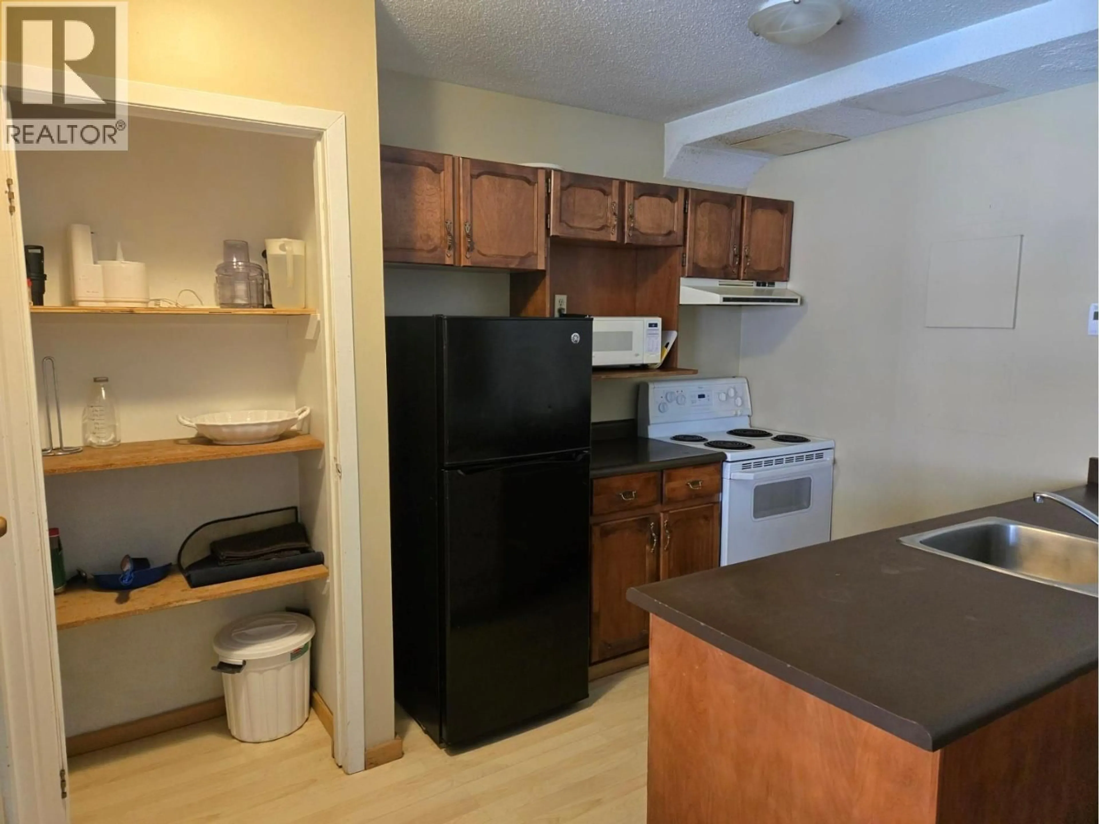 Standard kitchen, unknown for 1014 - 2030 PANORAMA DRIVE, Panorama British Columbia V0A1T0