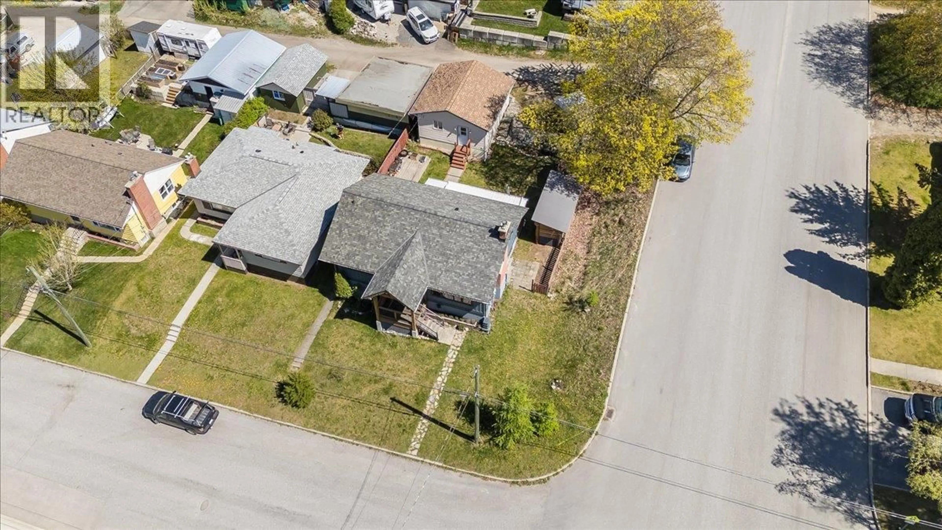 A pic from outside/outdoor area/front of a property/back of a property/a pic from drone, street for 802 NINTH STREET, Nelson British Columbia V1L3B9
