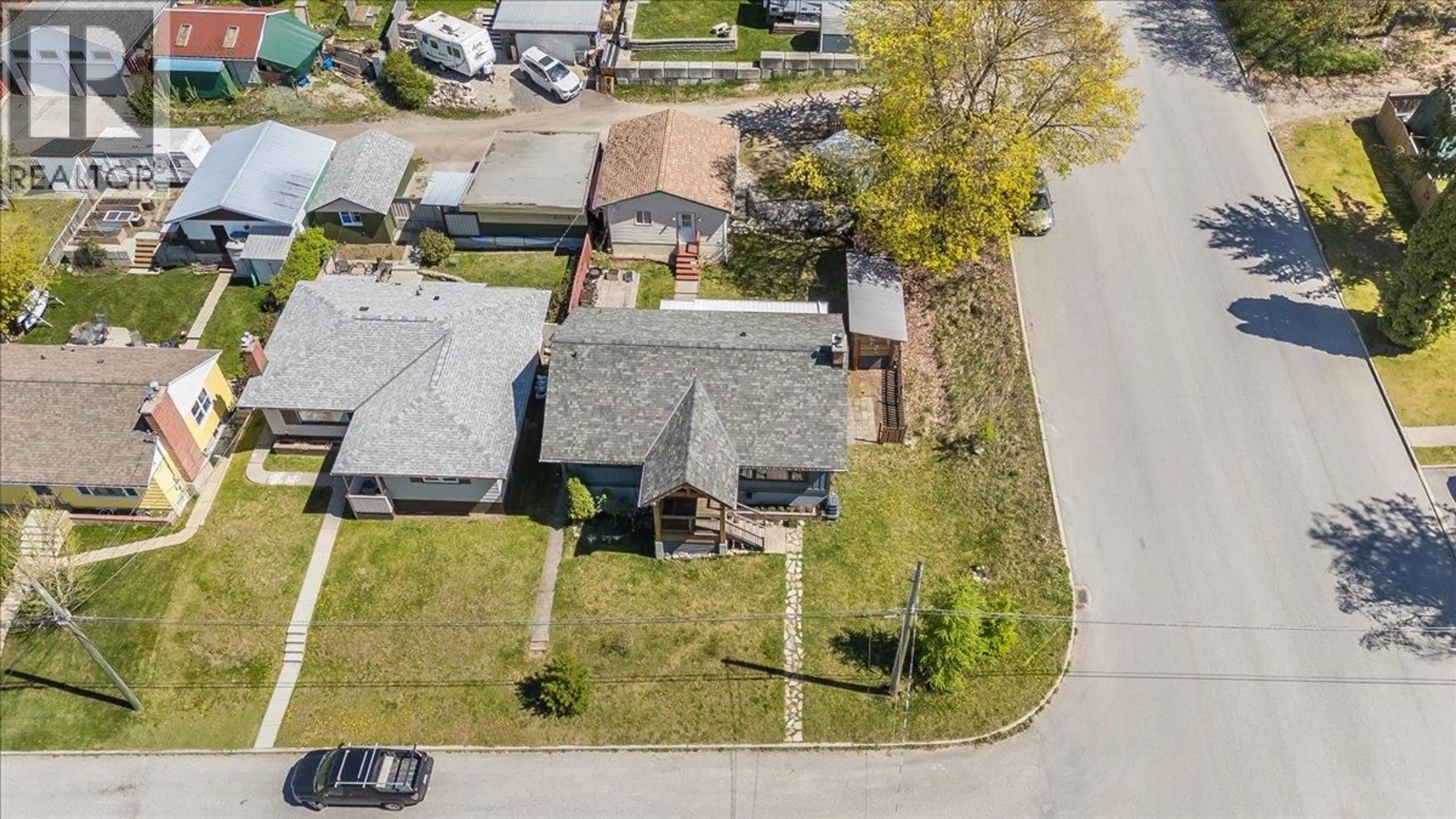A pic from outside/outdoor area/front of a property/back of a property/a pic from drone, street for 802 NINTH STREET, Nelson British Columbia V1L3B9