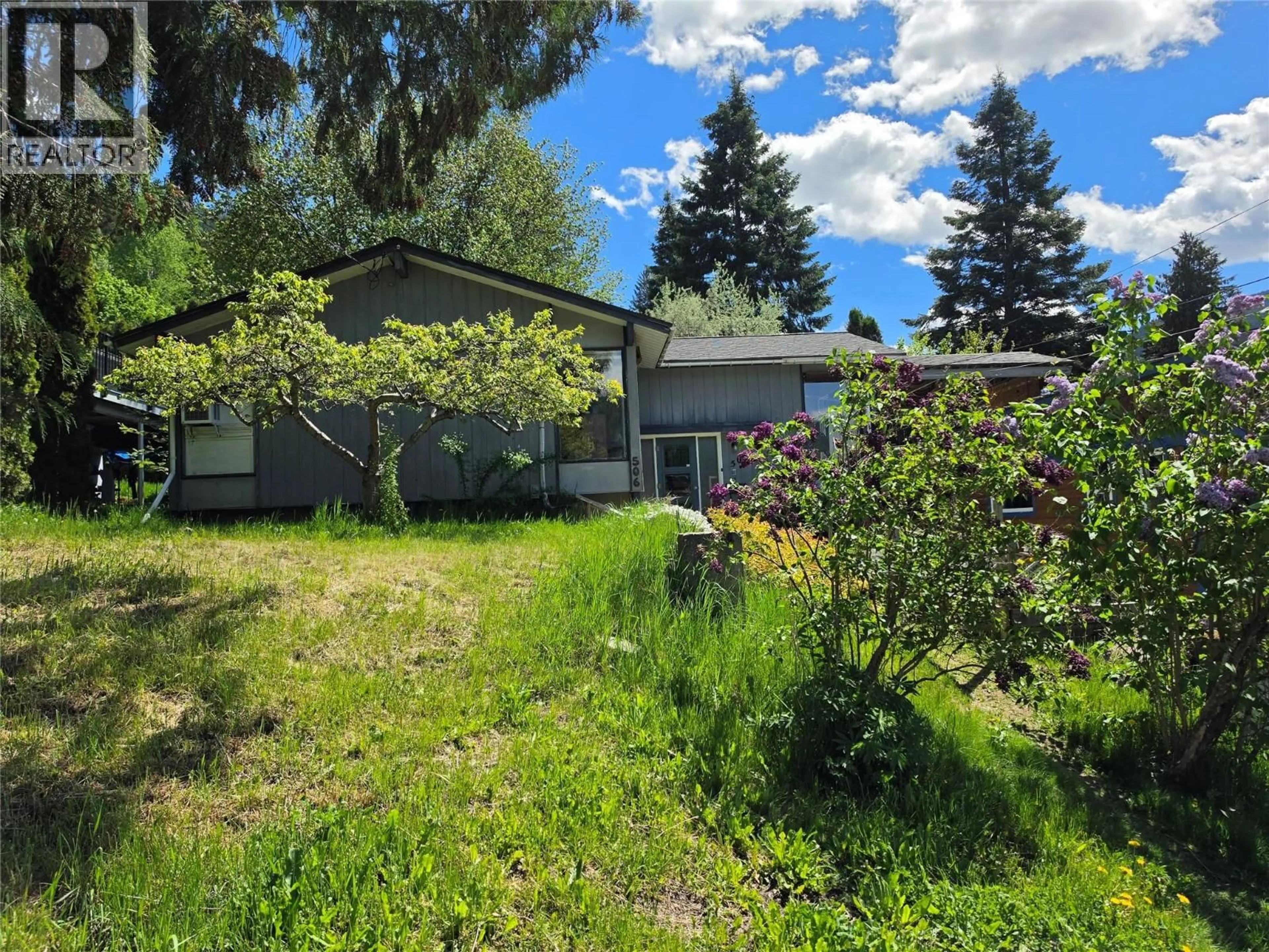A pic from outside/outdoor area/front of a property/back of a property/a pic from drone, unknown for 506 DELBRUCK STREET, Nelson British Columbia V1L5L6
