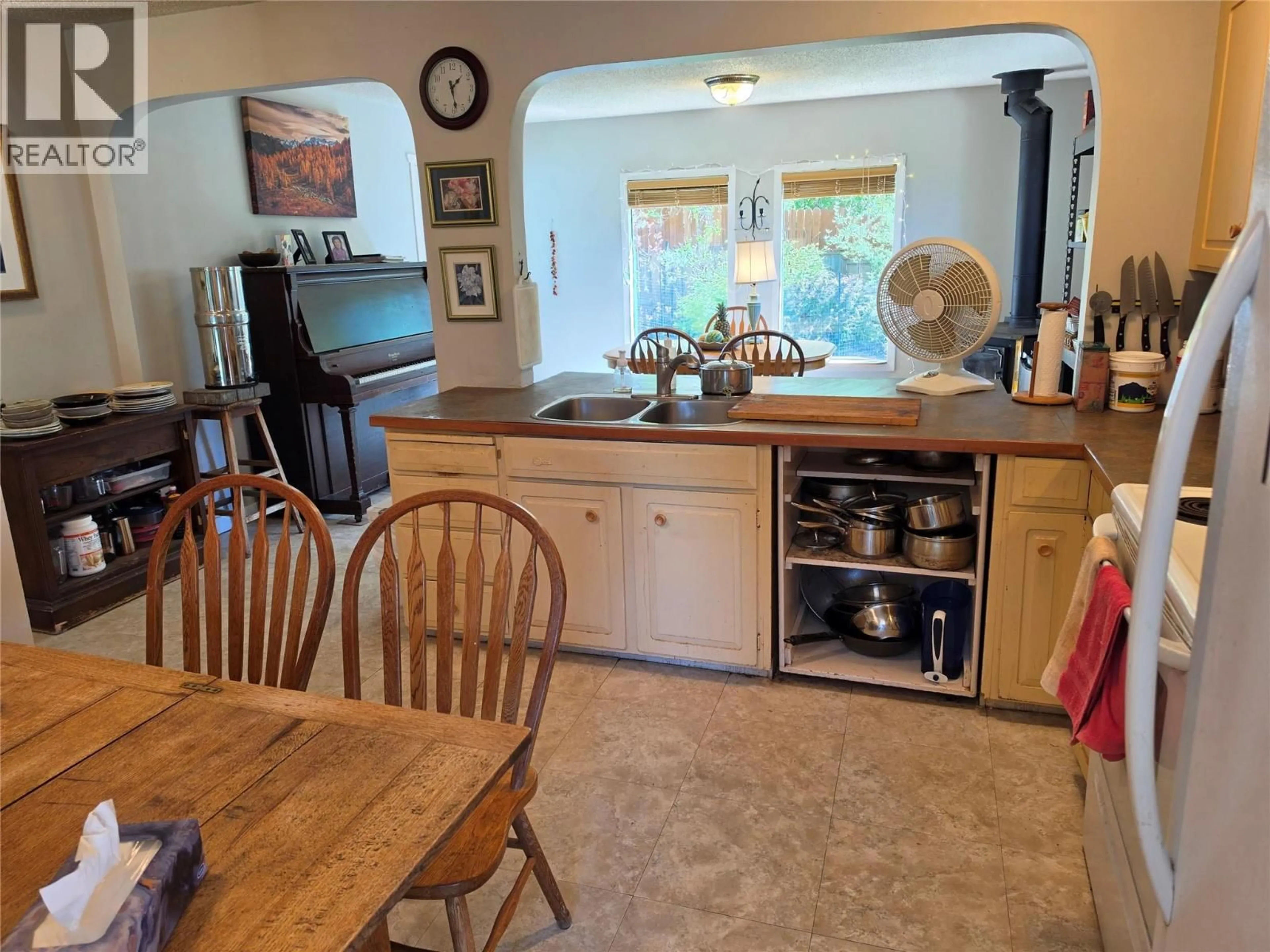 Open concept kitchen, ceramic/tile floor for 506 DELBRUCK STREET, Nelson British Columbia V1L5L6