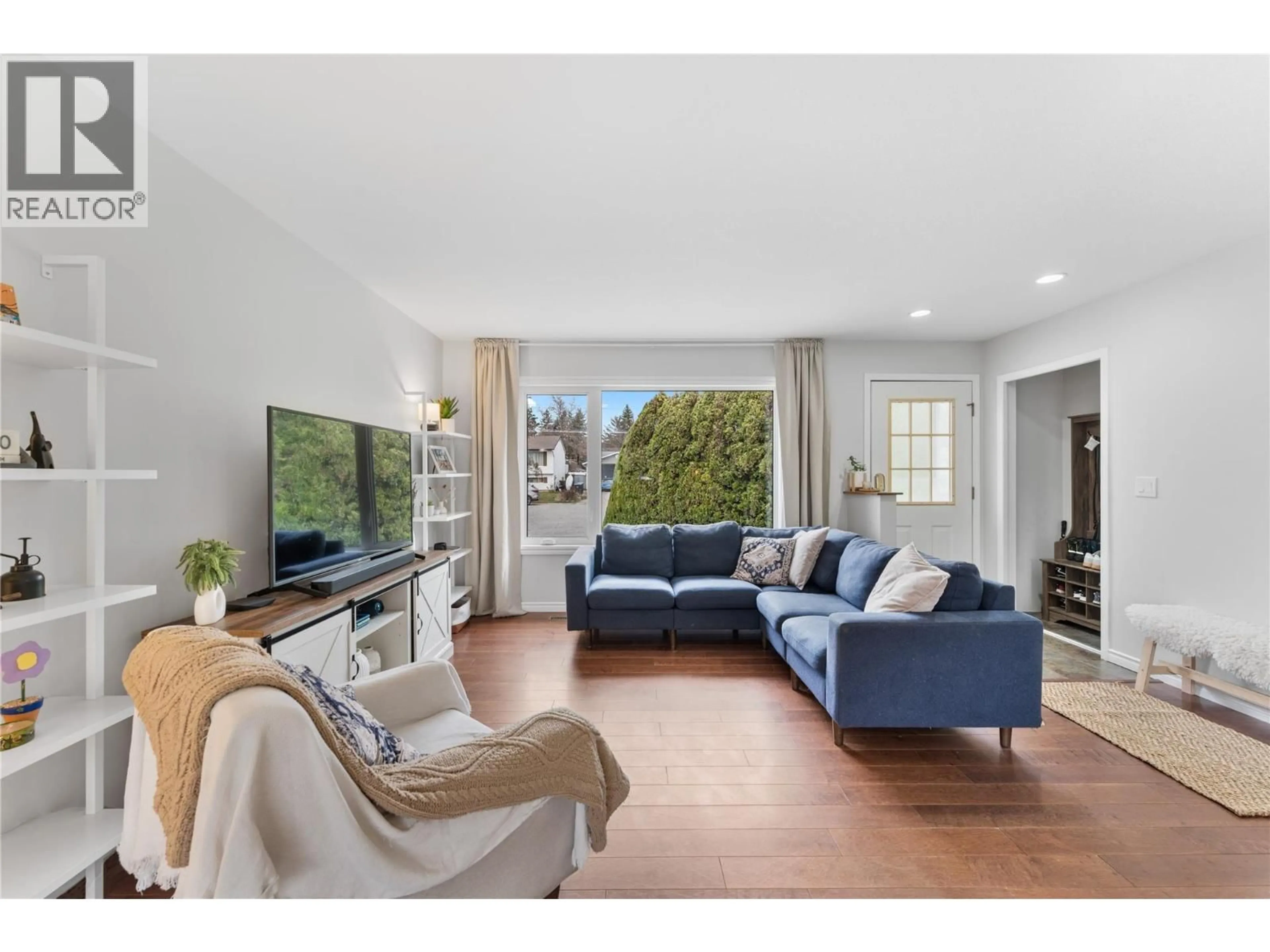 Living room with furniture, unknown for 1233 TURRI AVENUE, Kelowna British Columbia V1Y8N7