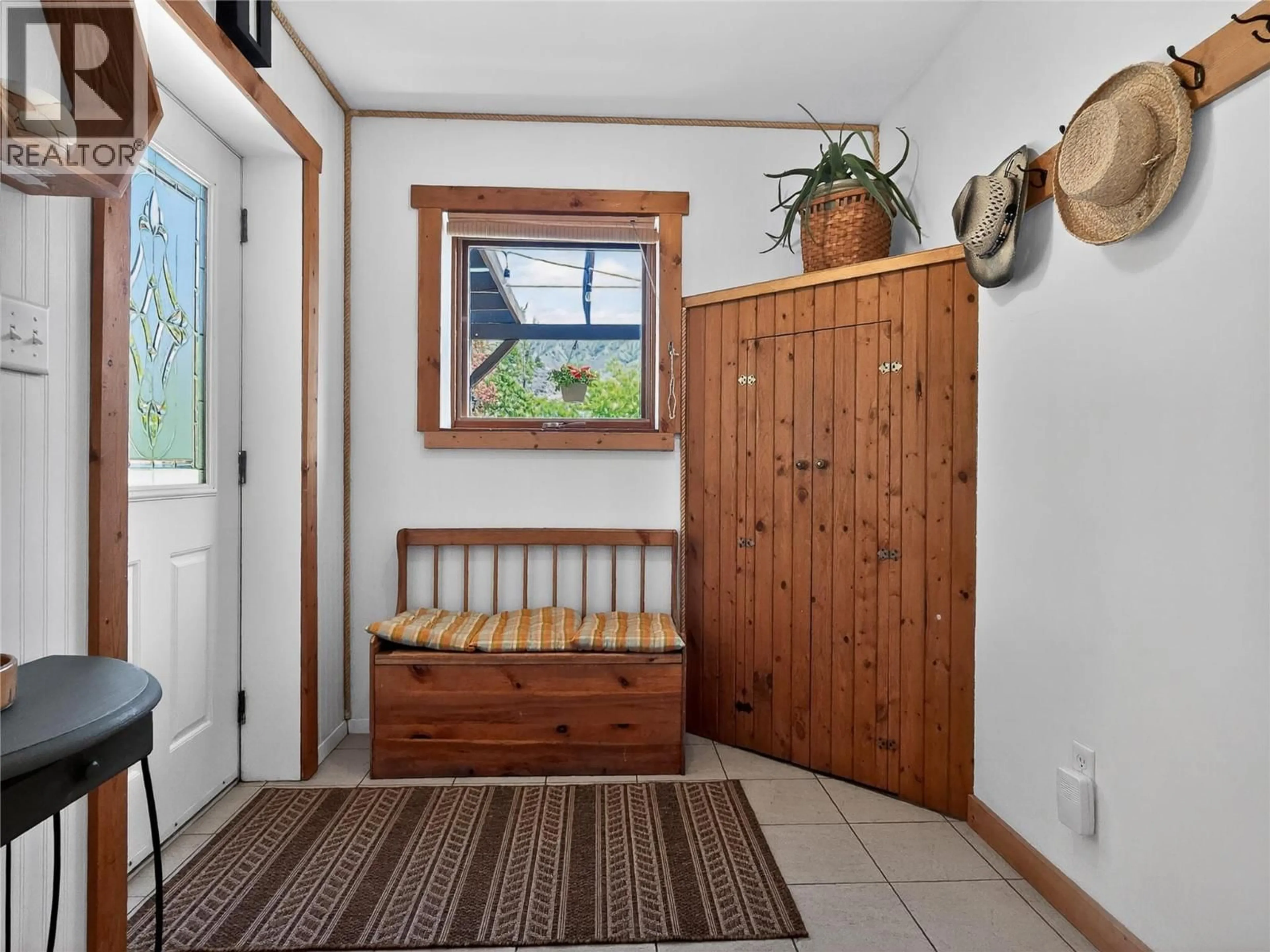 Indoor entryway for 705 BRINK LANE, Ashcroft British Columbia V0K1A0