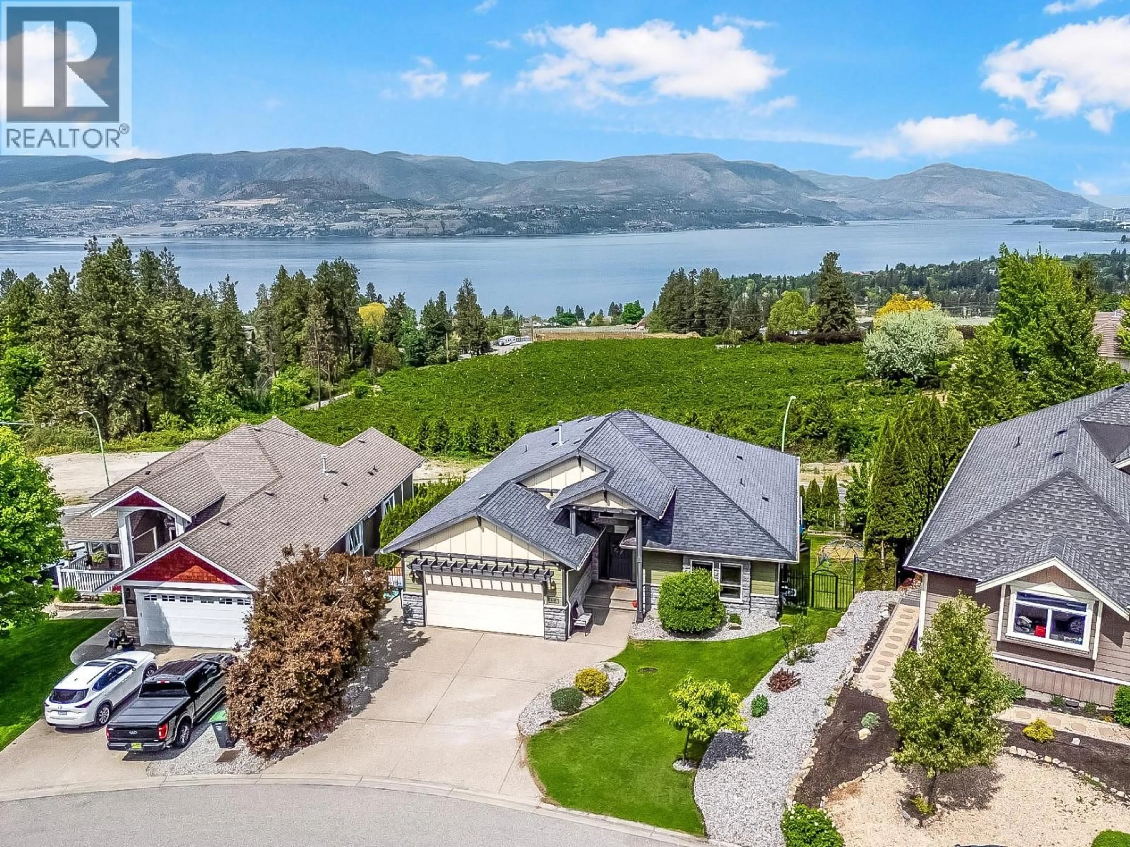 A pic from outside/outdoor area/front of a property/back of a property/a pic from drone, water/lake/river/ocean view for 546 GOWEN PLACE, Kelowna British Columbia V1W5B4