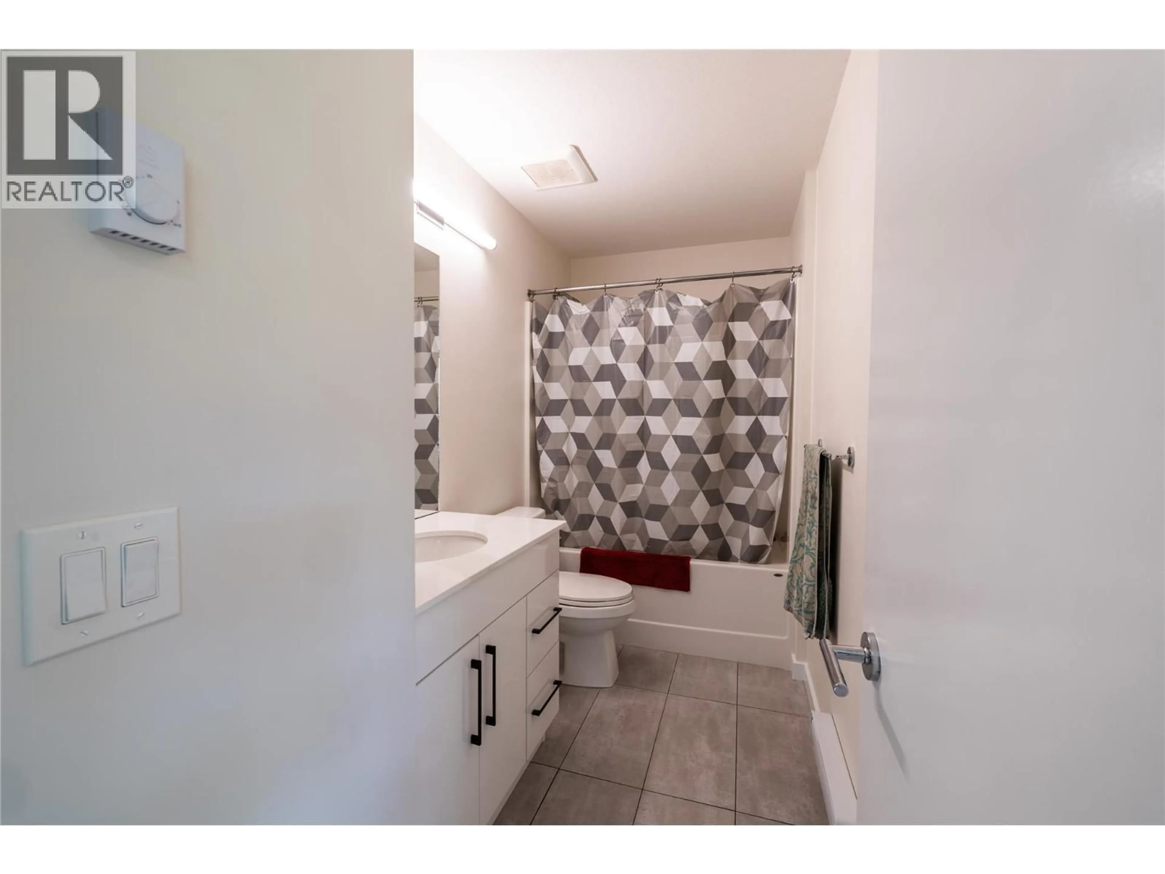 Standard bathroom, ceramic/tile floor for 107 - 1880 HUGH ALLAN DRIVE, Kamloops British Columbia V1S0E8