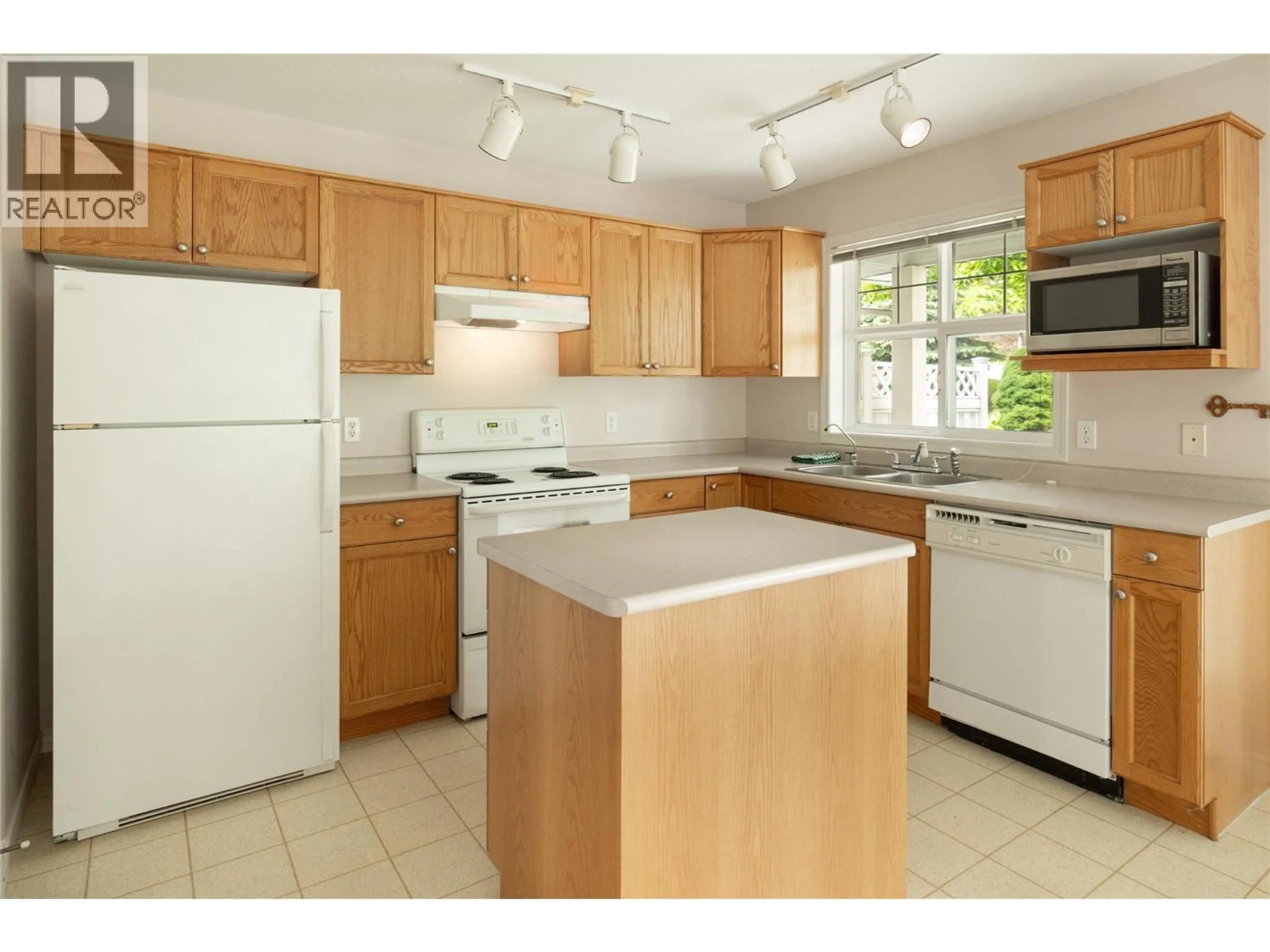 Standard kitchen, unknown for 101 - 3825 GLEN CANYON DRIVE, West Kelowna British Columbia V4T2T4