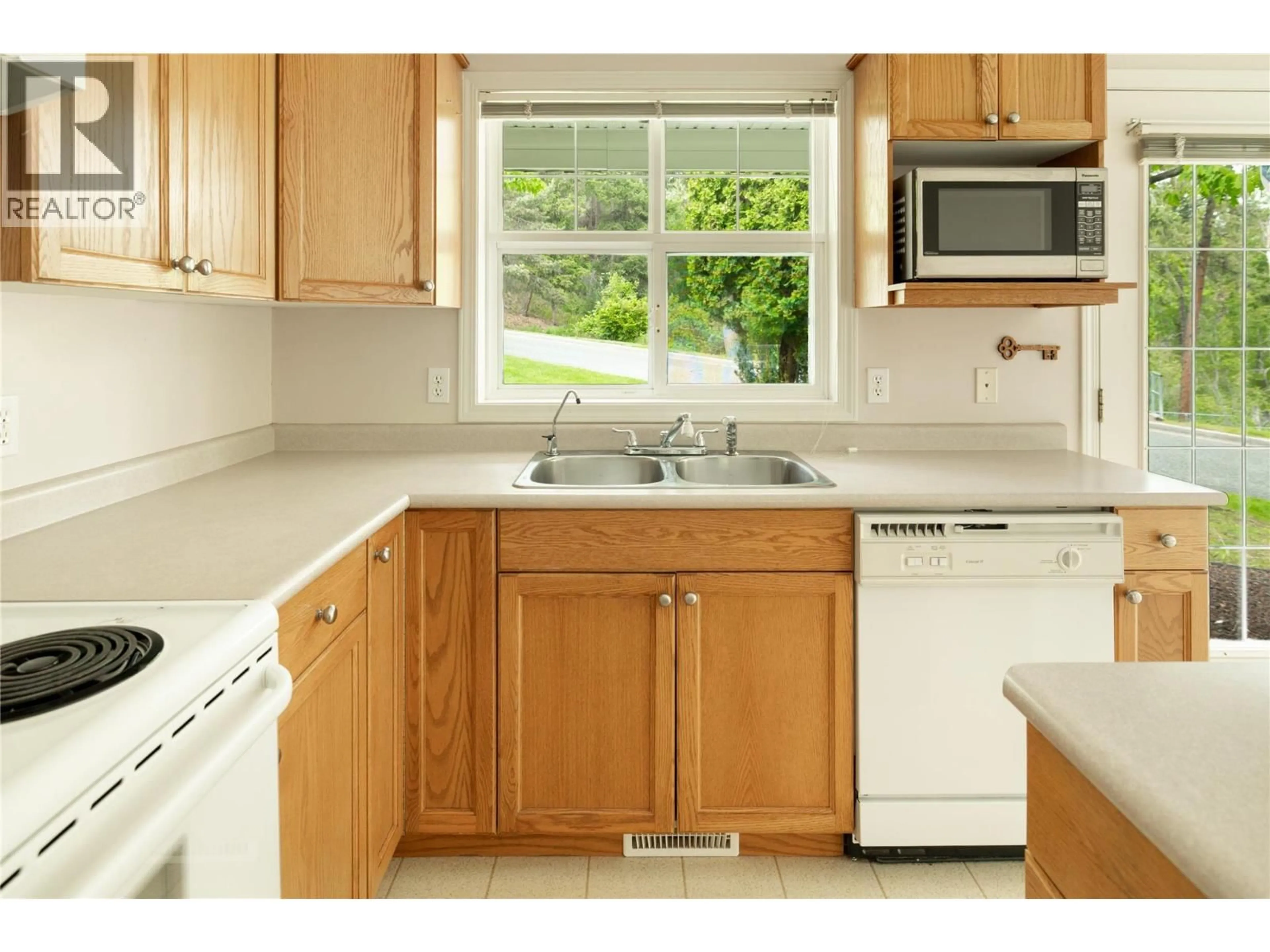 Standard kitchen, unknown for 101 - 3825 GLEN CANYON DRIVE, West Kelowna British Columbia V4T2T4