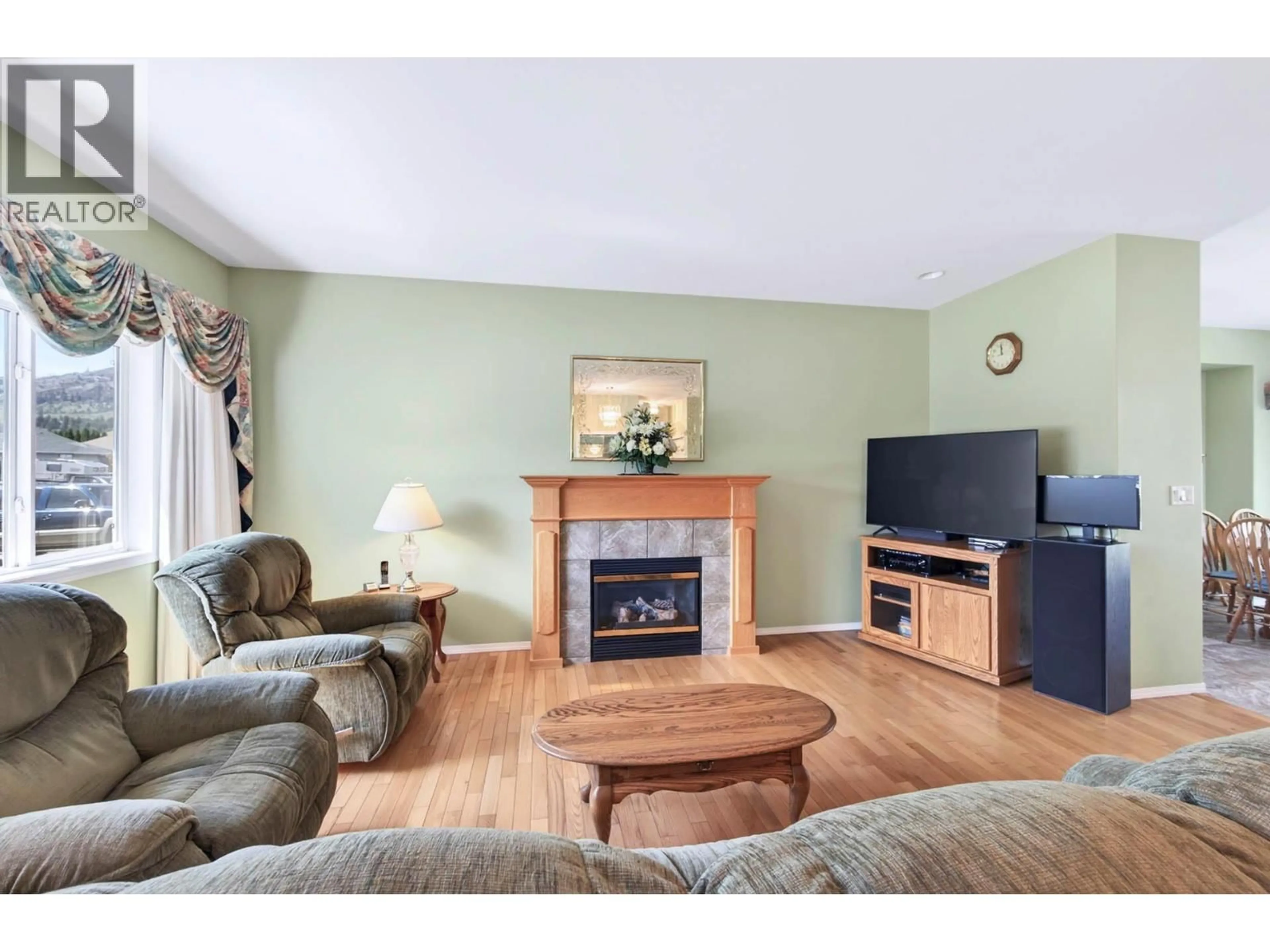 Living room with furniture, wood/laminate floor for 626 COOPER PLACE, Kamloops British Columbia V2B8R7