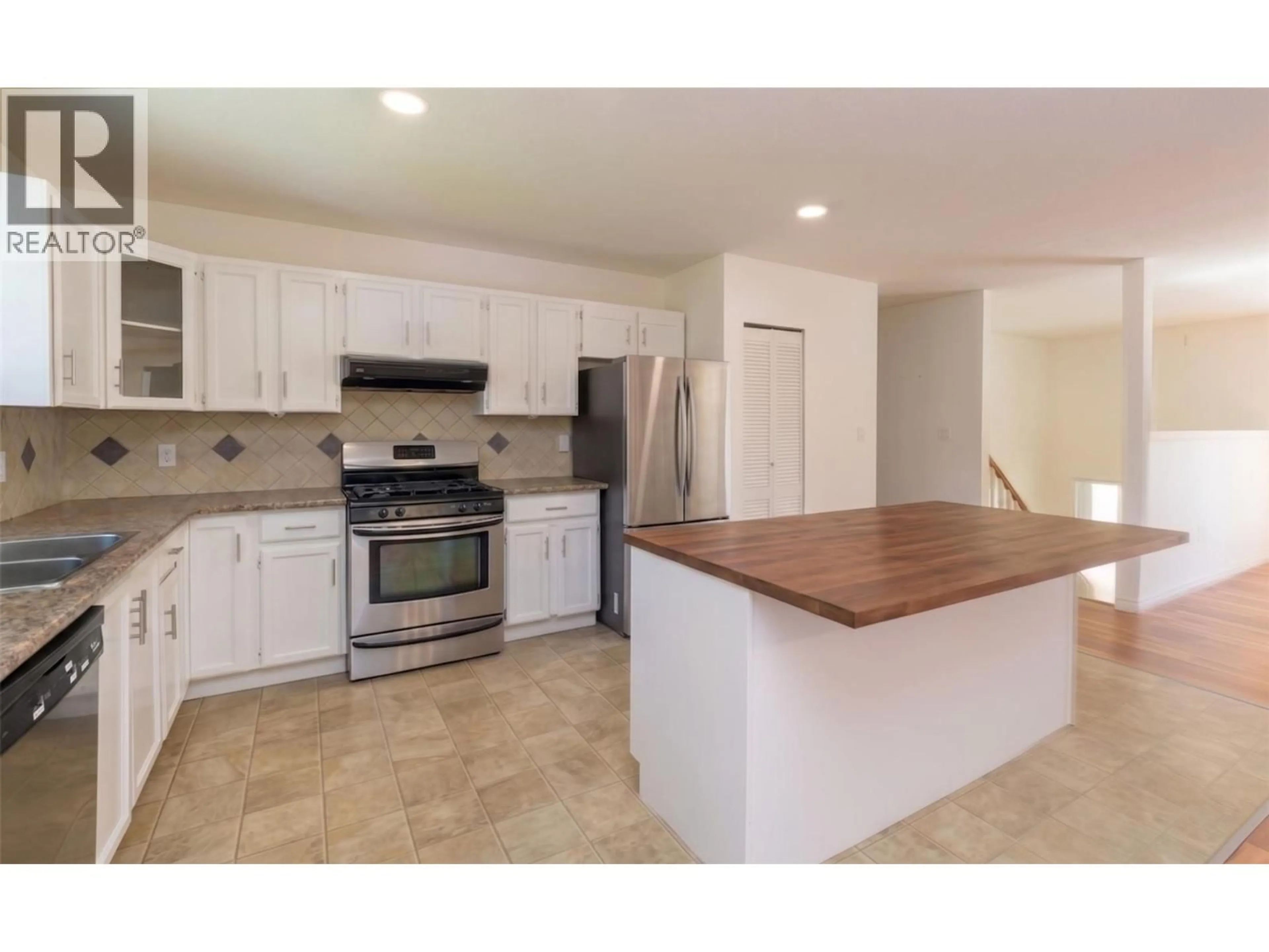 Open concept kitchen, ceramic/tile floor for 1801 15 AVENUE SOUTHEAST, Salmon Arm British Columbia V1E2E9