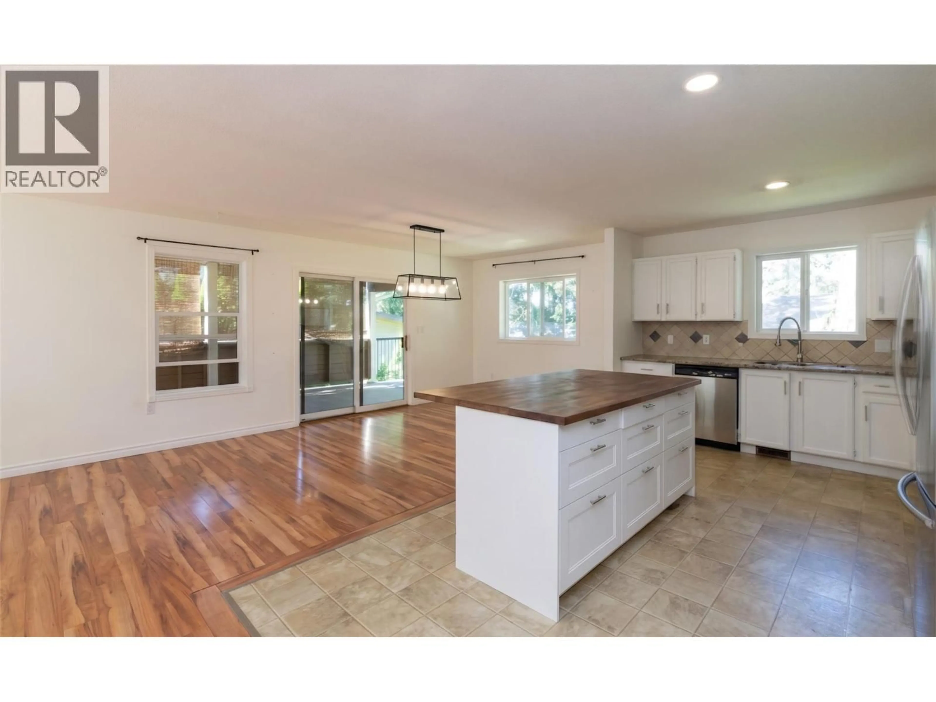 Open concept kitchen, unknown for 1801 15 AVENUE SOUTHEAST, Salmon Arm British Columbia V1E2E9