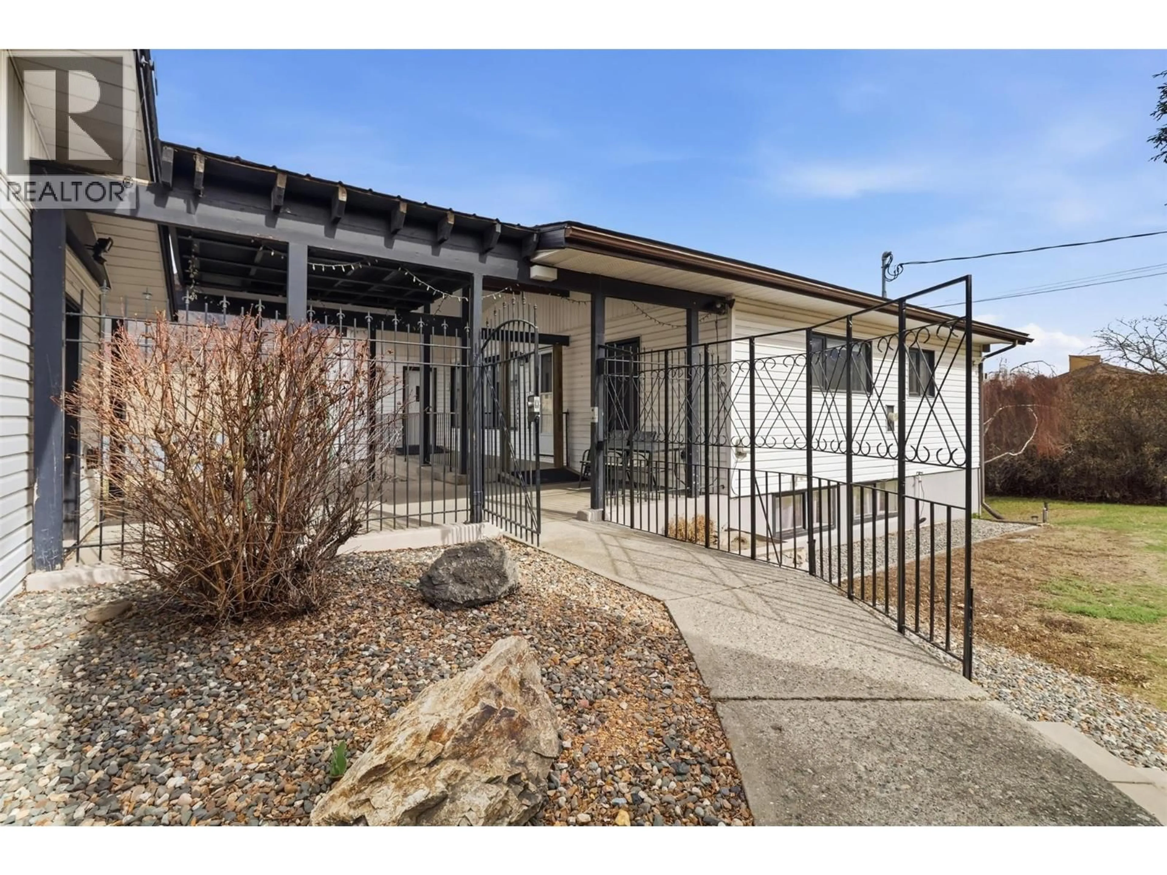 Indoor entryway for 2794 SUNSET DRIVE, Kamloops British Columbia V2C4K6