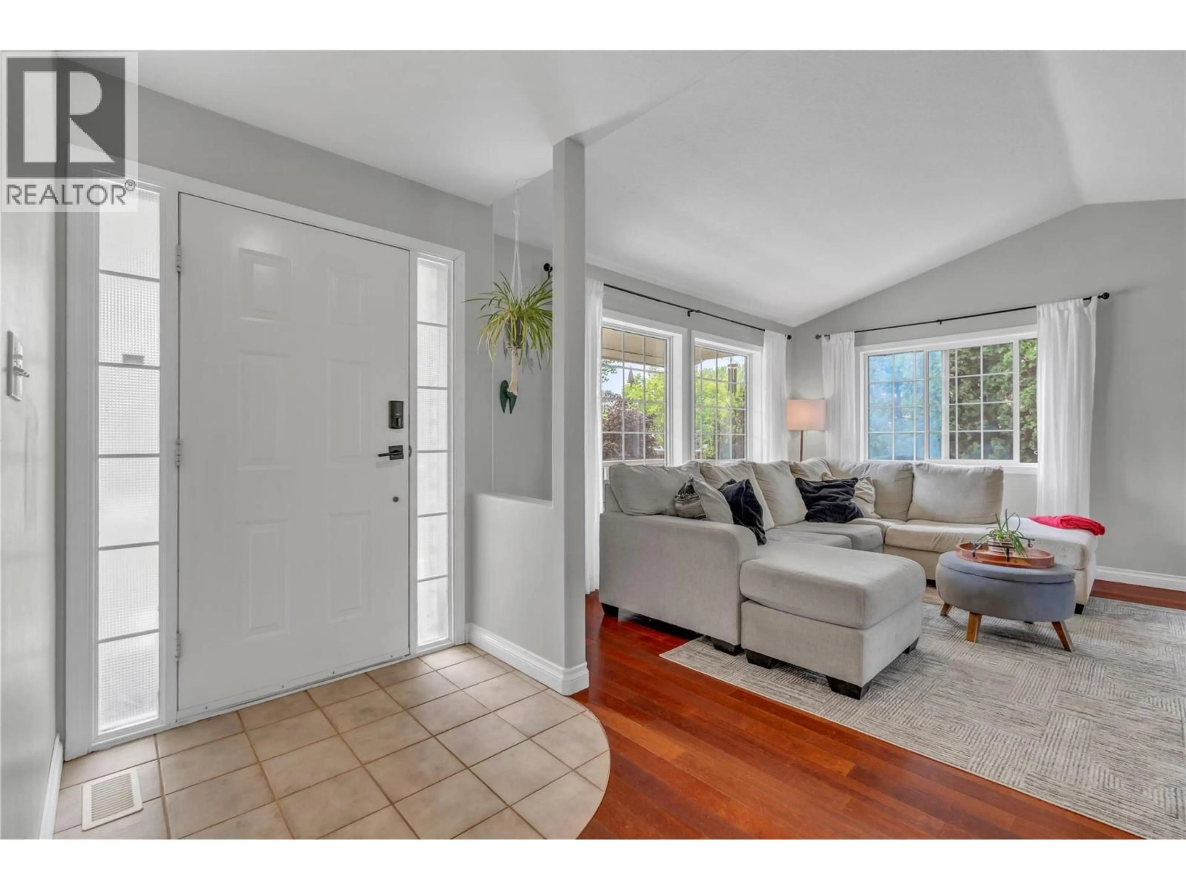 Indoor entryway for 755 WISEMAN PLACE, Naramata British Columbia V0H1N1