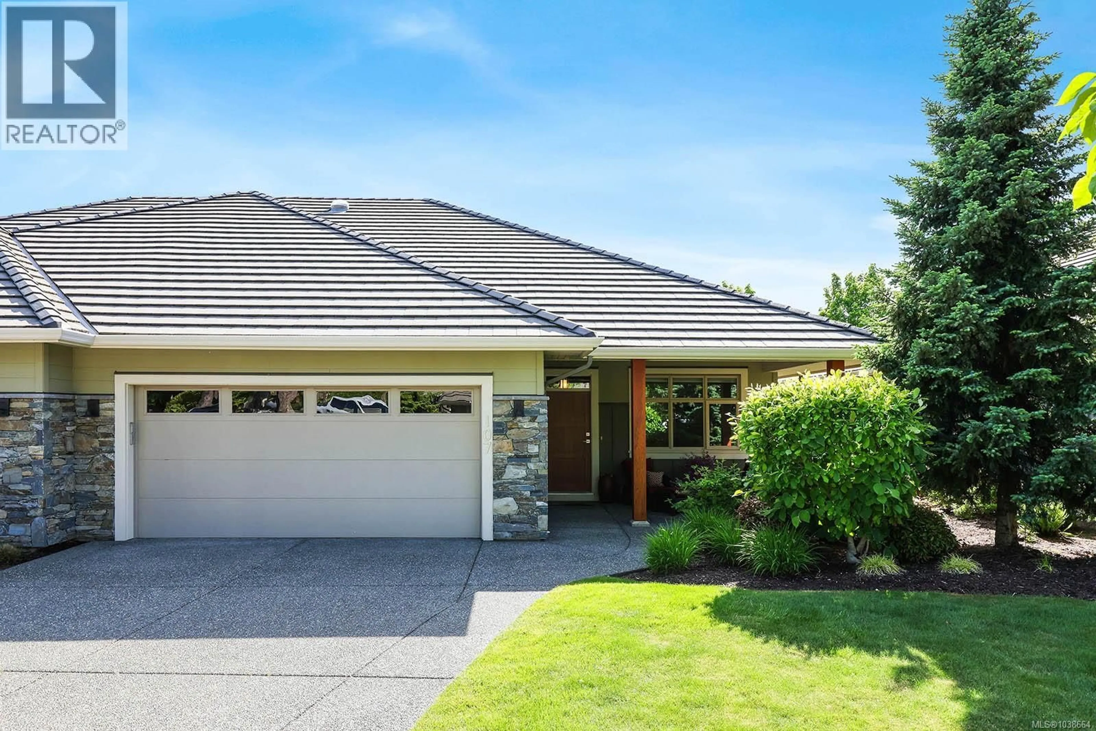 Home with vinyl exterior material, street for 107 - 2828 BRISTOL WAY, Courtenay British Columbia V9N0C5