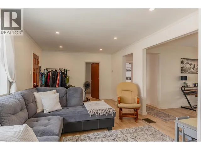 1953 PLEWMAN WAY, Rossland 3