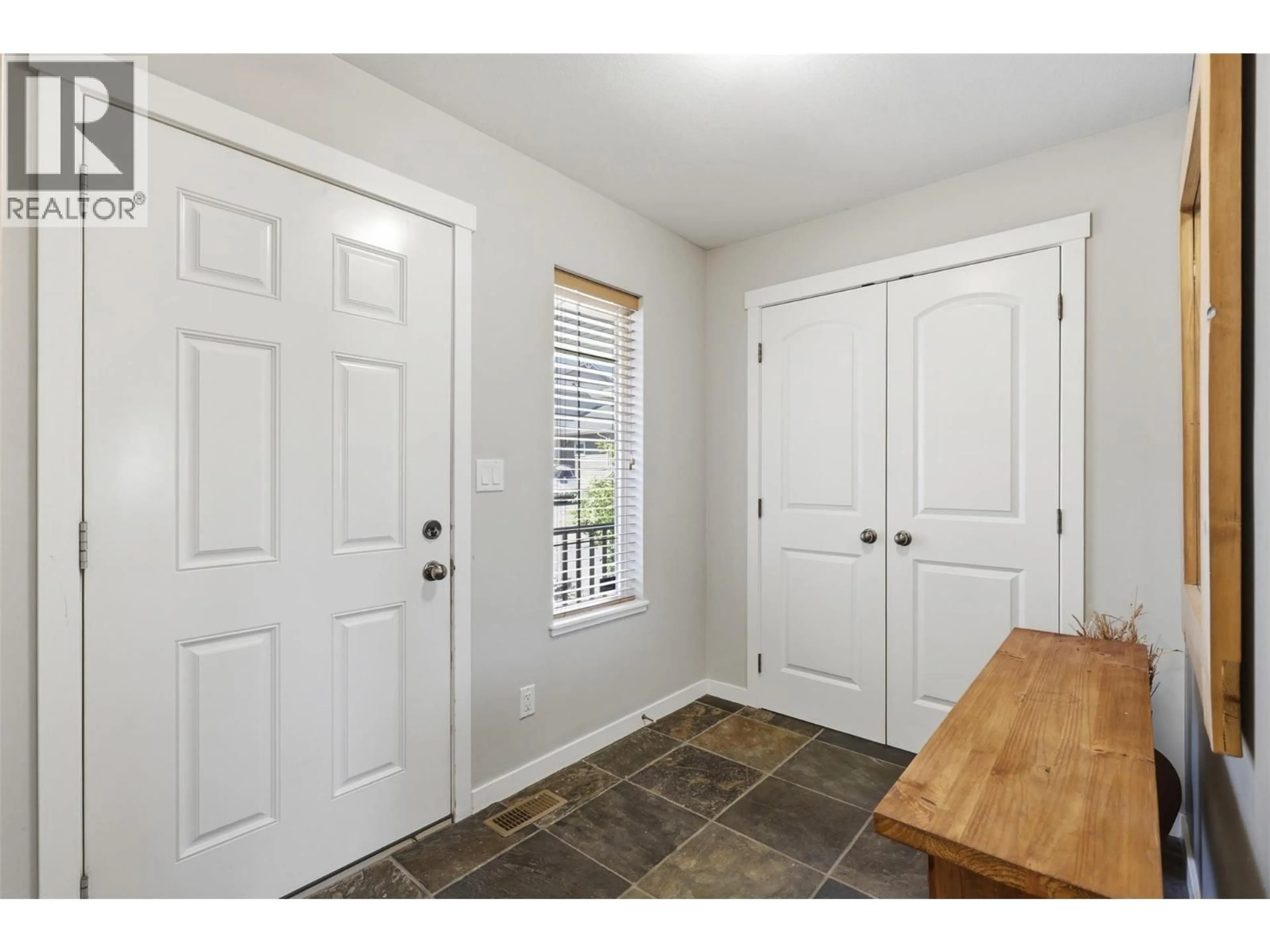 Indoor entryway for 13 - 1900 HUGH ALLAN DRIVE, Kamloops British Columbia V1S0A8