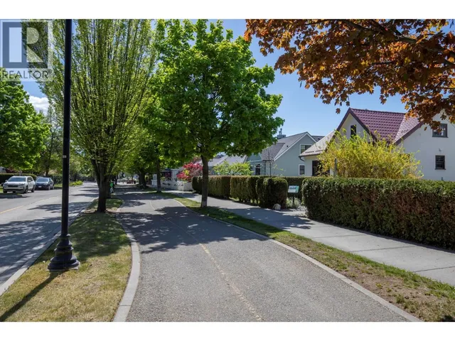1829 ABBOTT STREET, Kelowna 4