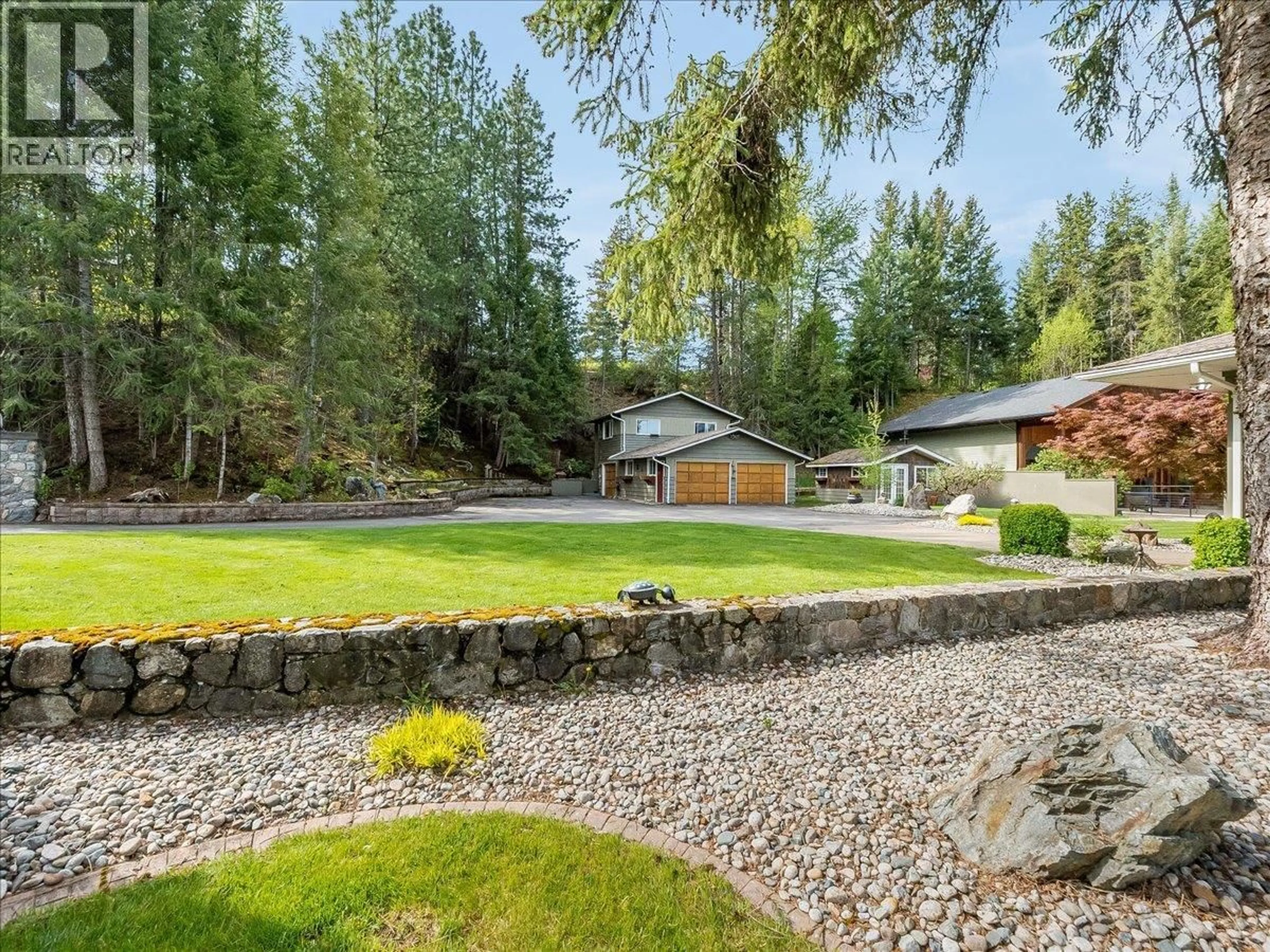 A pic from outside/outdoor area/front of a property/back of a property/a pic from drone, unknown for 100 SANDNER ROAD, Christina Lake British Columbia V0H1E0