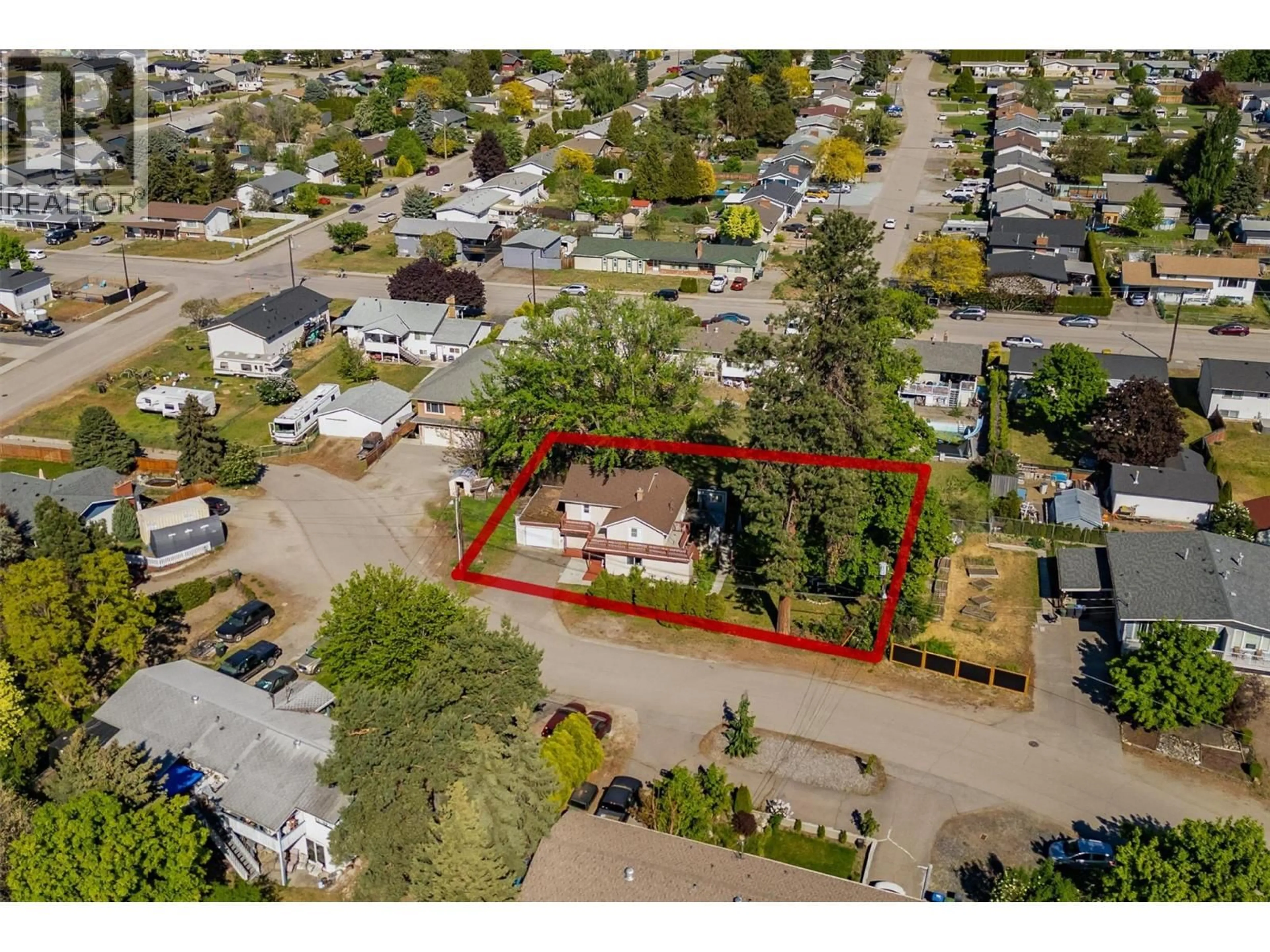 A pic from outside/outdoor area/front of a property/back of a property/a pic from drone, street for 725 FRASER ROAD, Kelowna British Columbia V1X3M2