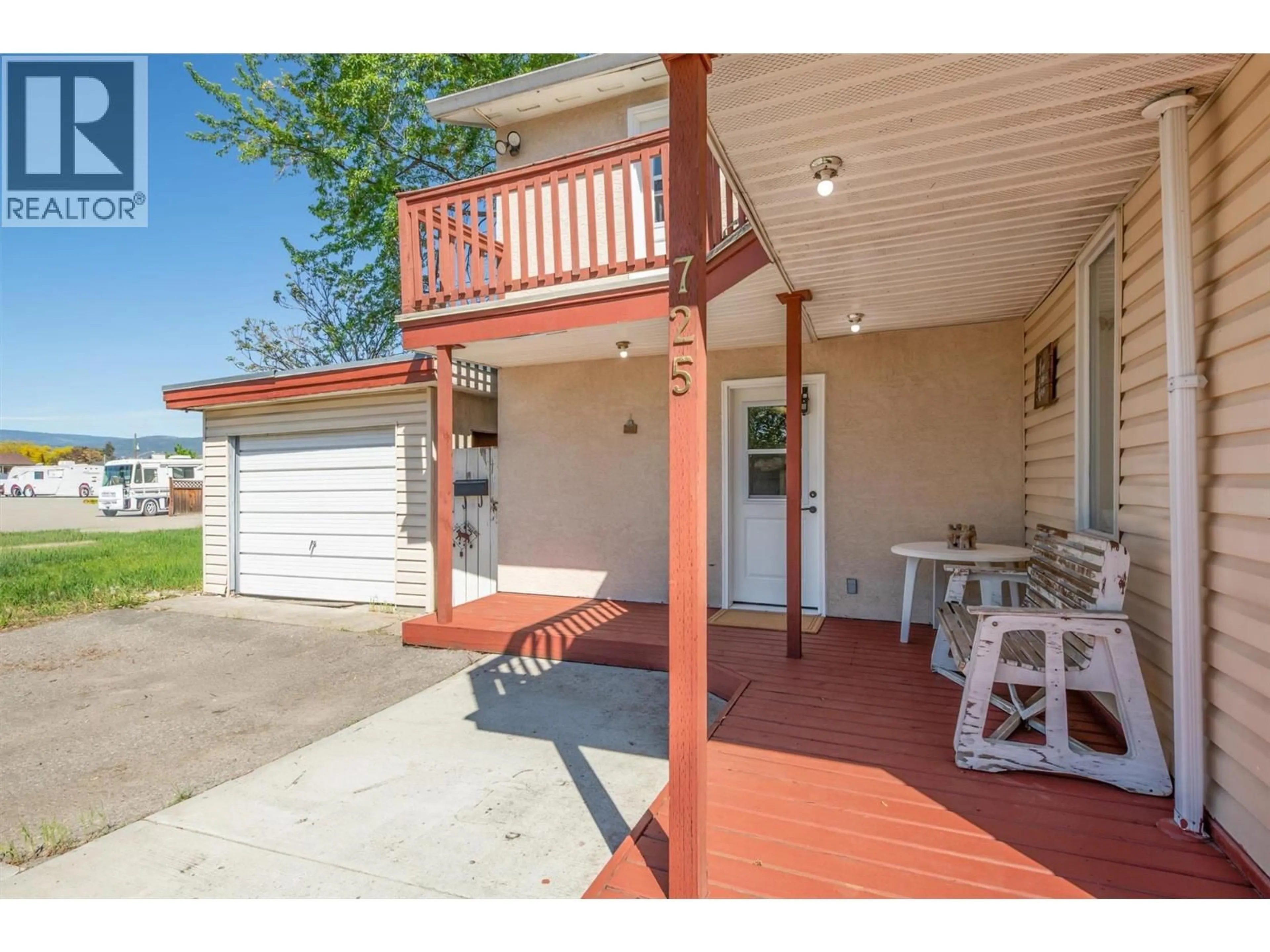 Patio, street for 725 FRASER ROAD, Kelowna British Columbia V1X3M2