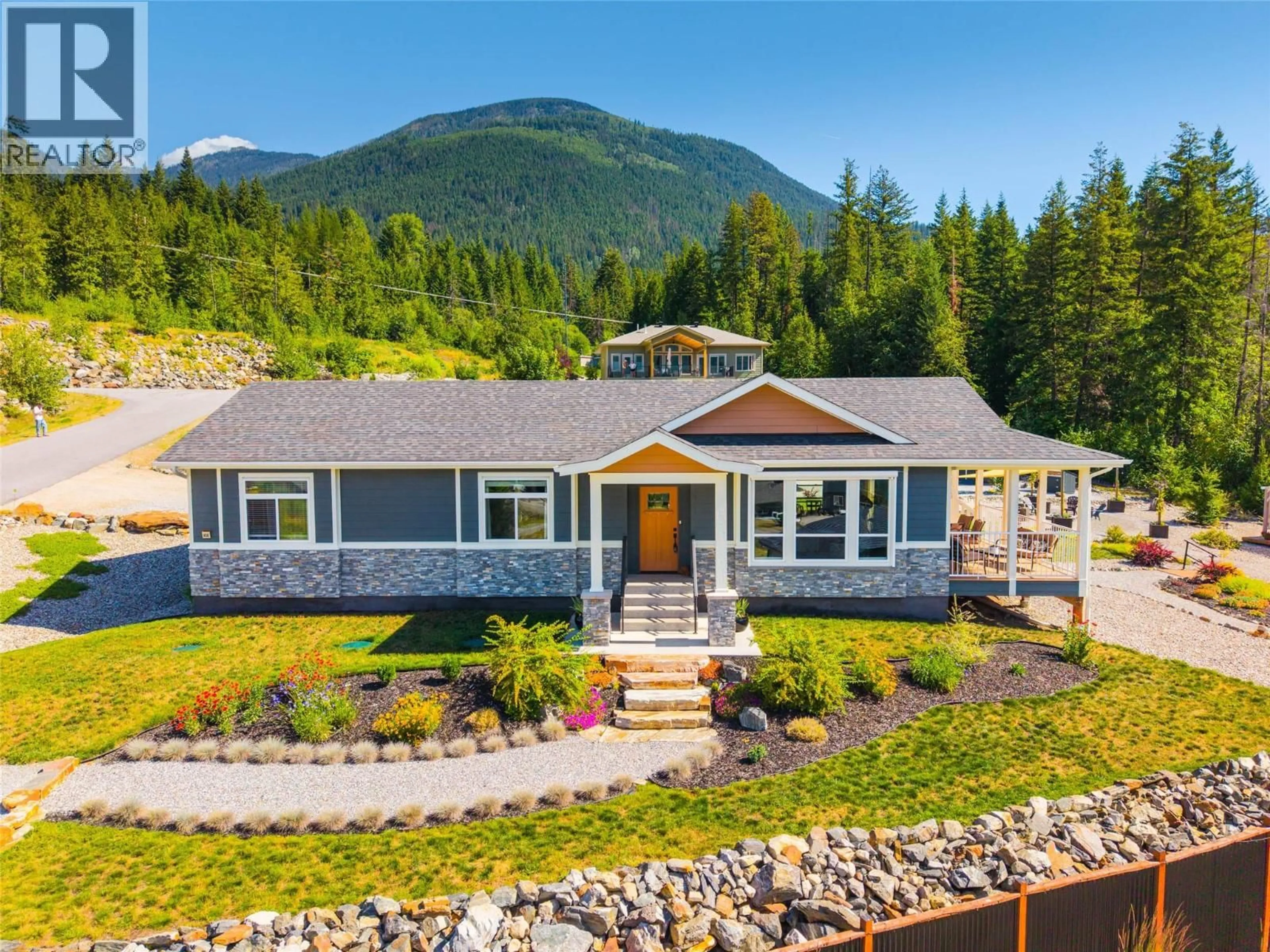 A pic from outside/outdoor area/front of a property/back of a property/a pic from drone, water/lake/river/ocean view for 430 BURIVIEW DRIVE, Nelson British Columbia V1L0A7