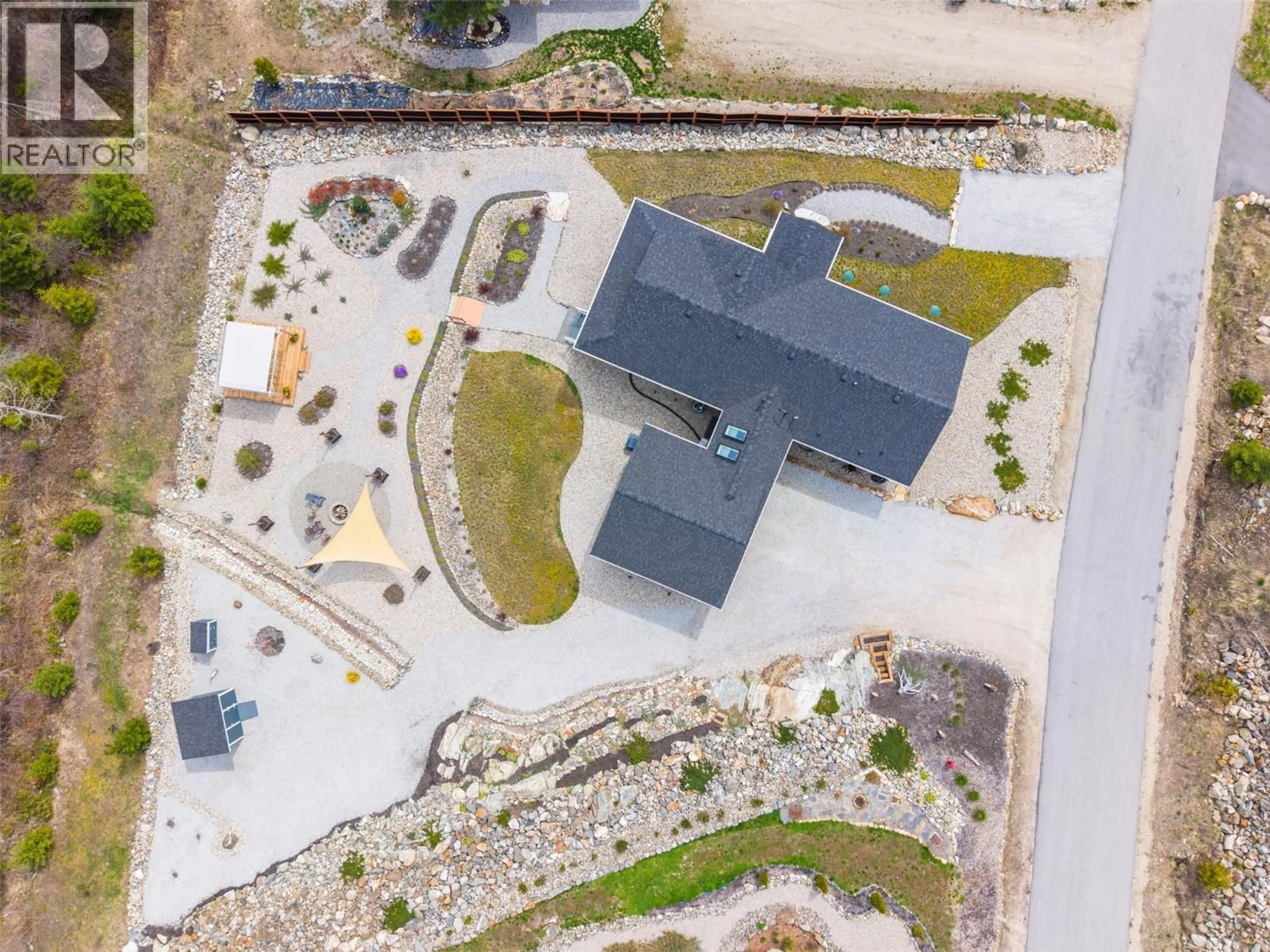 A pic from outside/outdoor area/front of a property/back of a property/a pic from drone, unknown for 430 BURIVIEW DRIVE, Nelson British Columbia V1L0A7