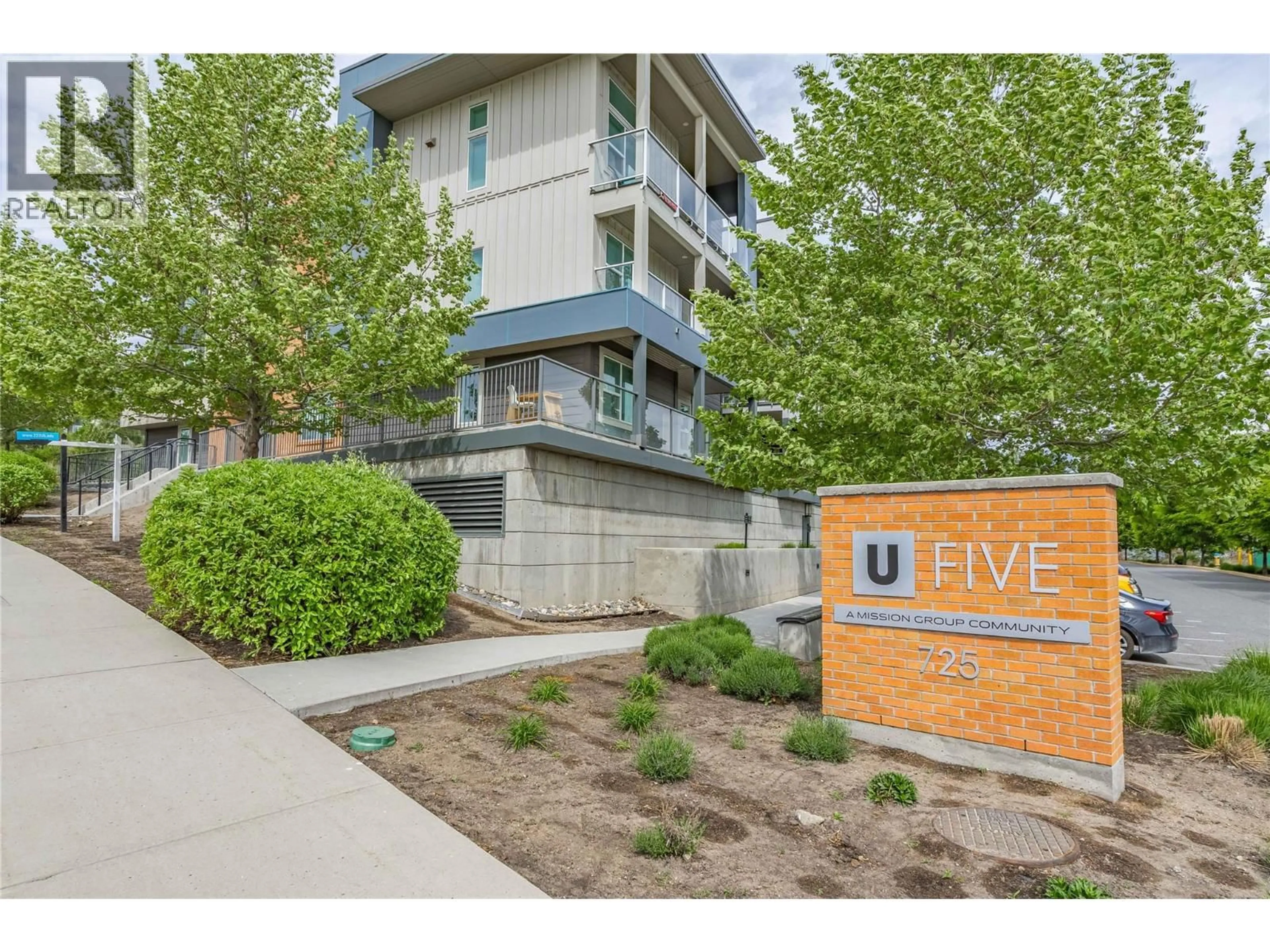 Indoor foyer for 222 - 725 ACADEMY WAY, Kelowna British Columbia V1V3A4