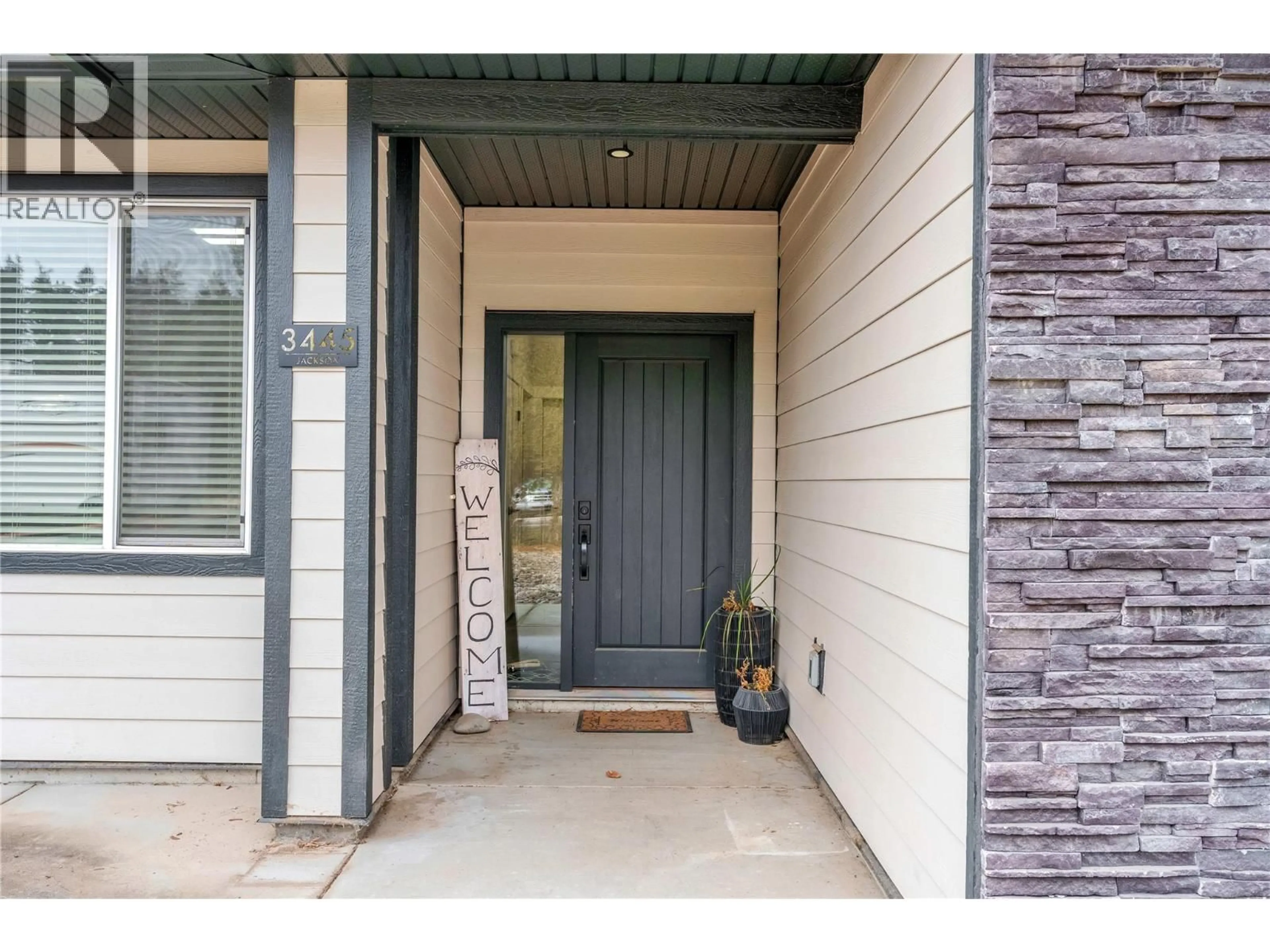 Indoor entryway for 3445 JACKSON AVENUE, Armstrong British Columbia V0E1B2