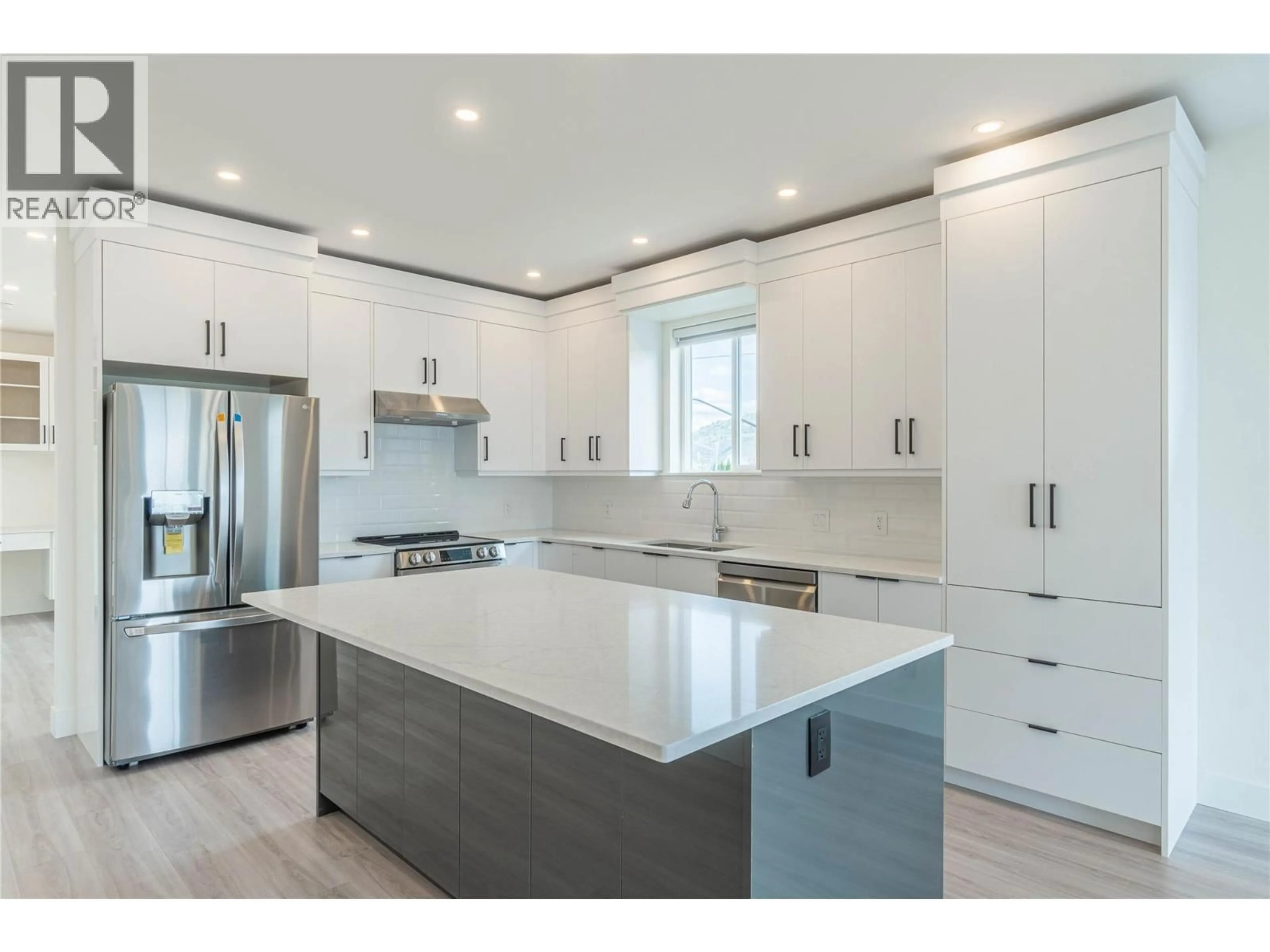 Open concept kitchen, unknown for 2620 TRANQUILLE ROAD, Kamloops British Columbia V2B3P1