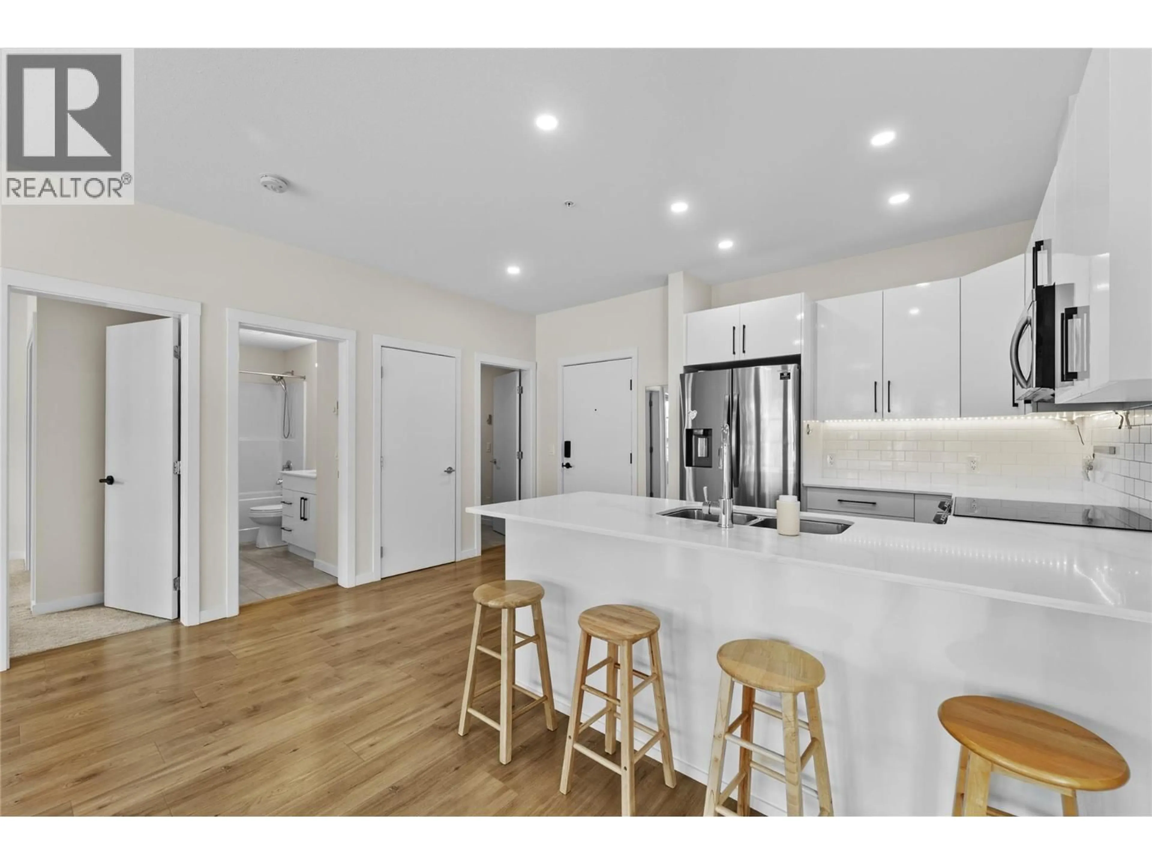 Open concept kitchen, unknown for 309 - 1880 HUGH ALLAN DRIVE, Kamloops British Columbia V1S0E8