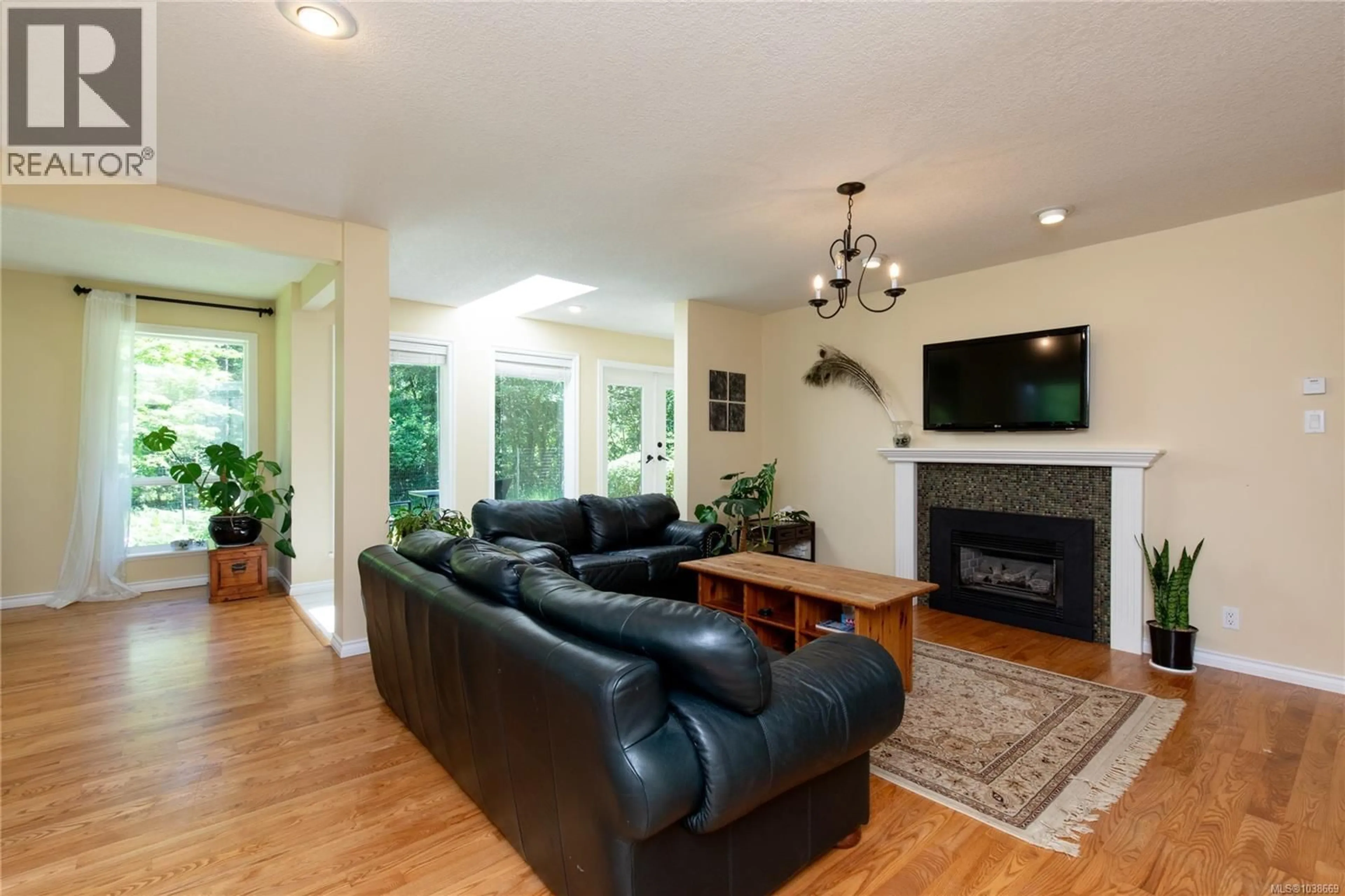 Living room with furniture, unknown for 2956 RIDGEWAY ROAD, Nanaimo British Columbia V9R5K3