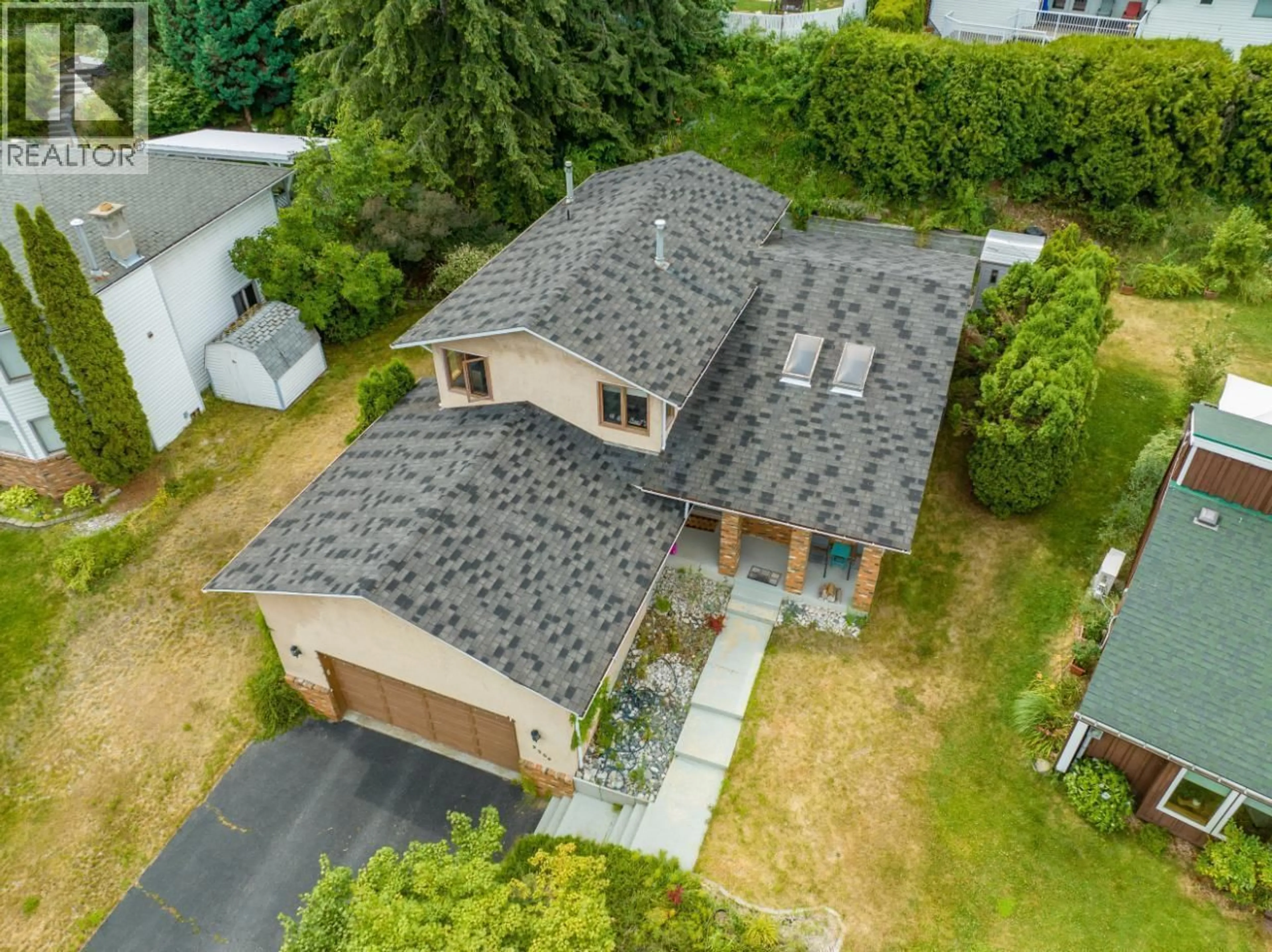 A pic from outside/outdoor area/front of a property/back of a property/a pic from drone, street for 3506 SOUTHRIDGE DRIVE, Castlegar British Columbia V1N4A3