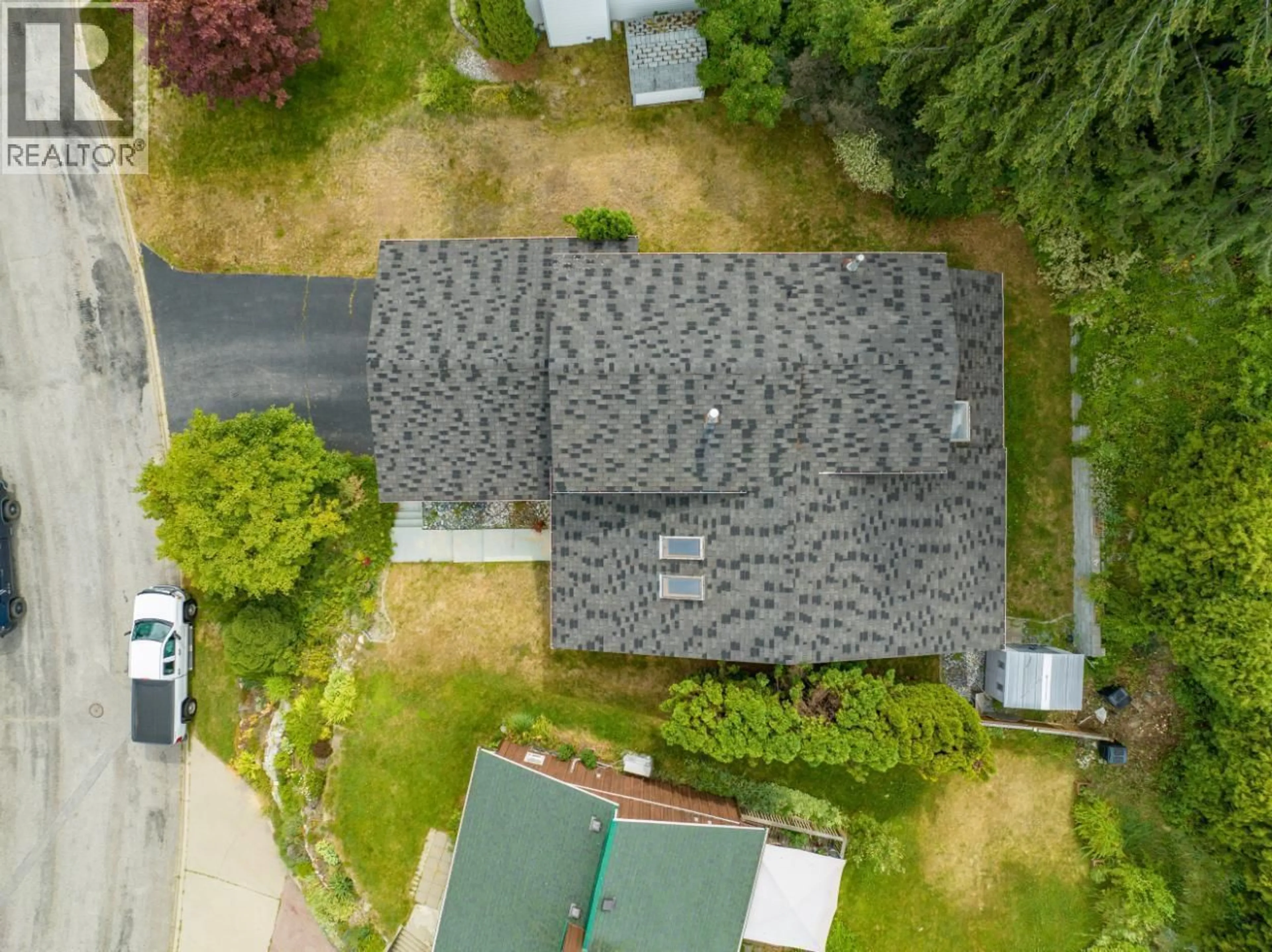 A pic from outside/outdoor area/front of a property/back of a property/a pic from drone, street for 3506 SOUTHRIDGE DRIVE, Castlegar British Columbia V1N4A3