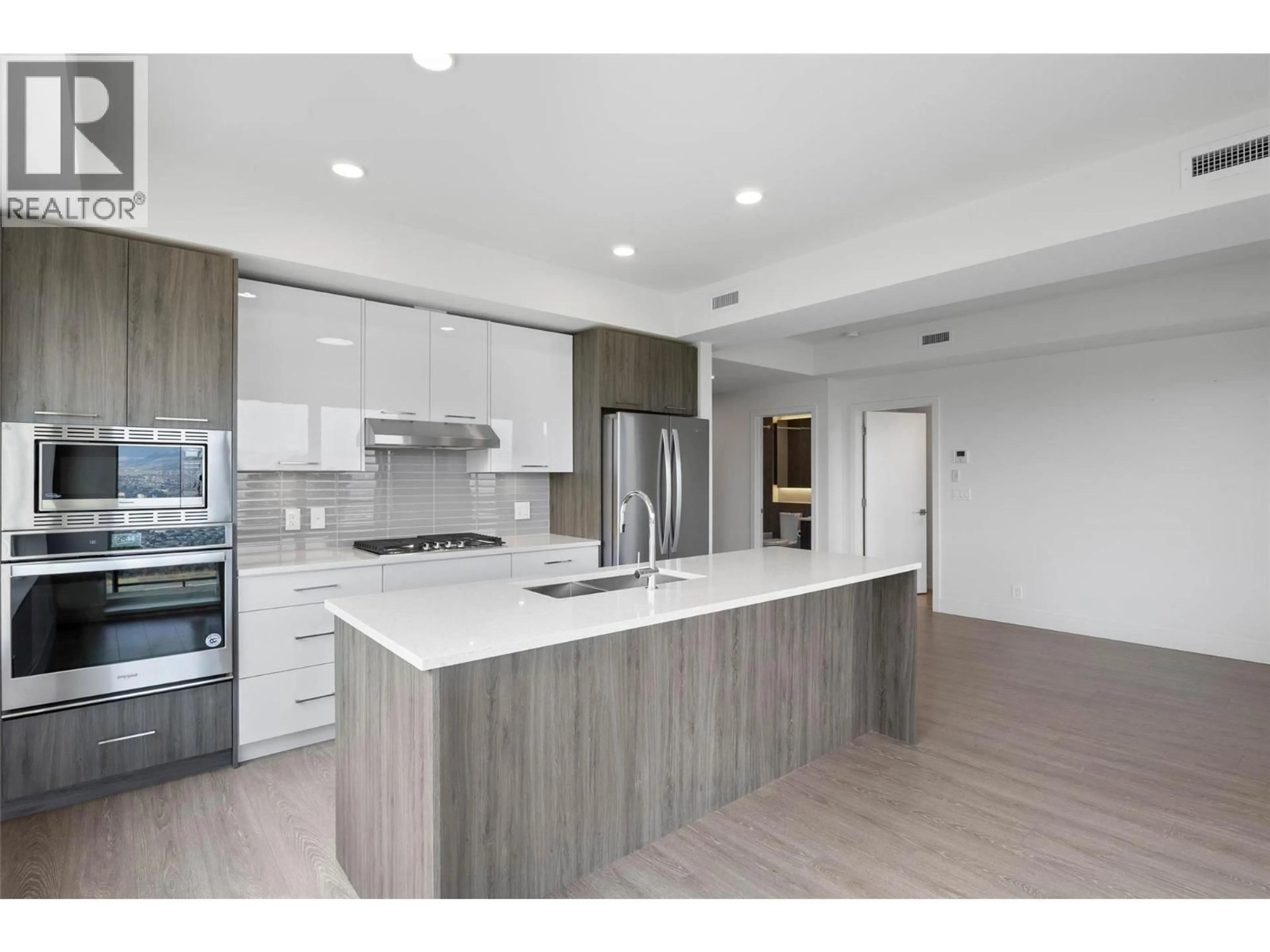 Open concept kitchen, unknown for 201 - 885 UNIVERSITY DRIVE, Kamloops British Columbia V2C5N3