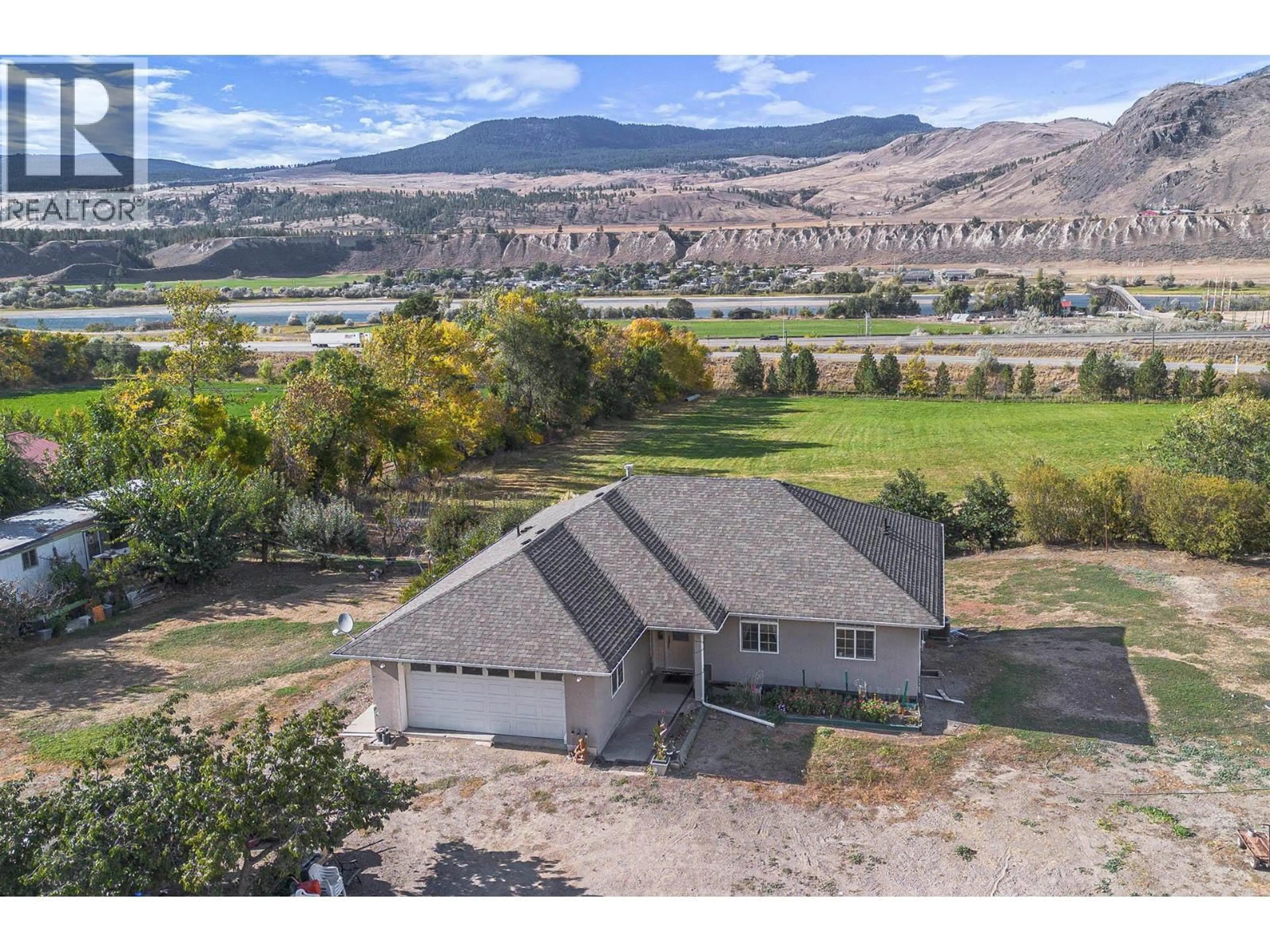 A pic from outside/outdoor area/front of a property/back of a property/a pic from drone, water/lake/river/ocean view for 1585 LANCE ROAD, Pritchard British Columbia V0E2P0