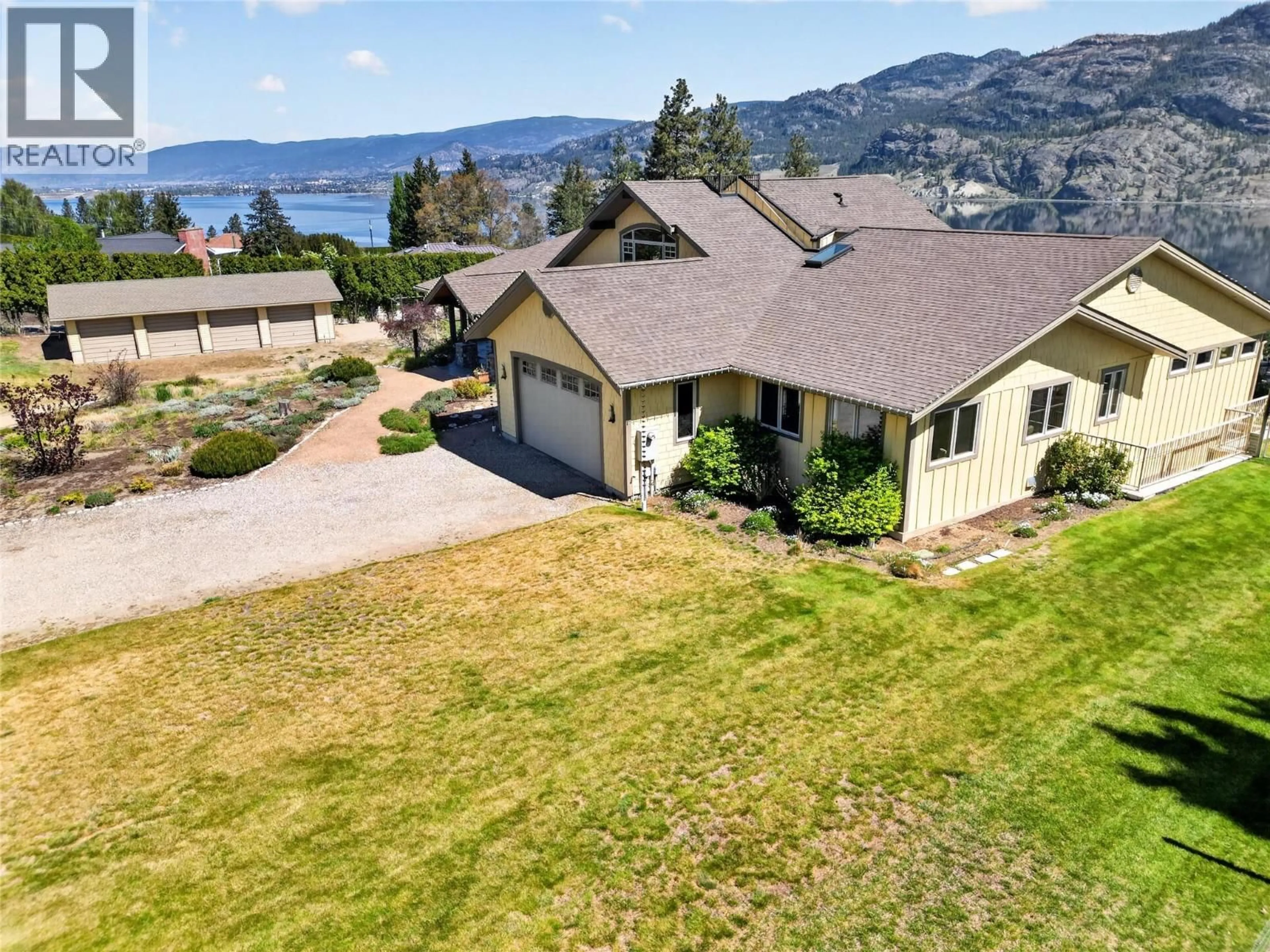 A pic from outside/outdoor area/front of a property/back of a property/a pic from drone, water/lake/river/ocean view for 660 PINEVIEW DRIVE, Kaleden British Columbia V0H1K0