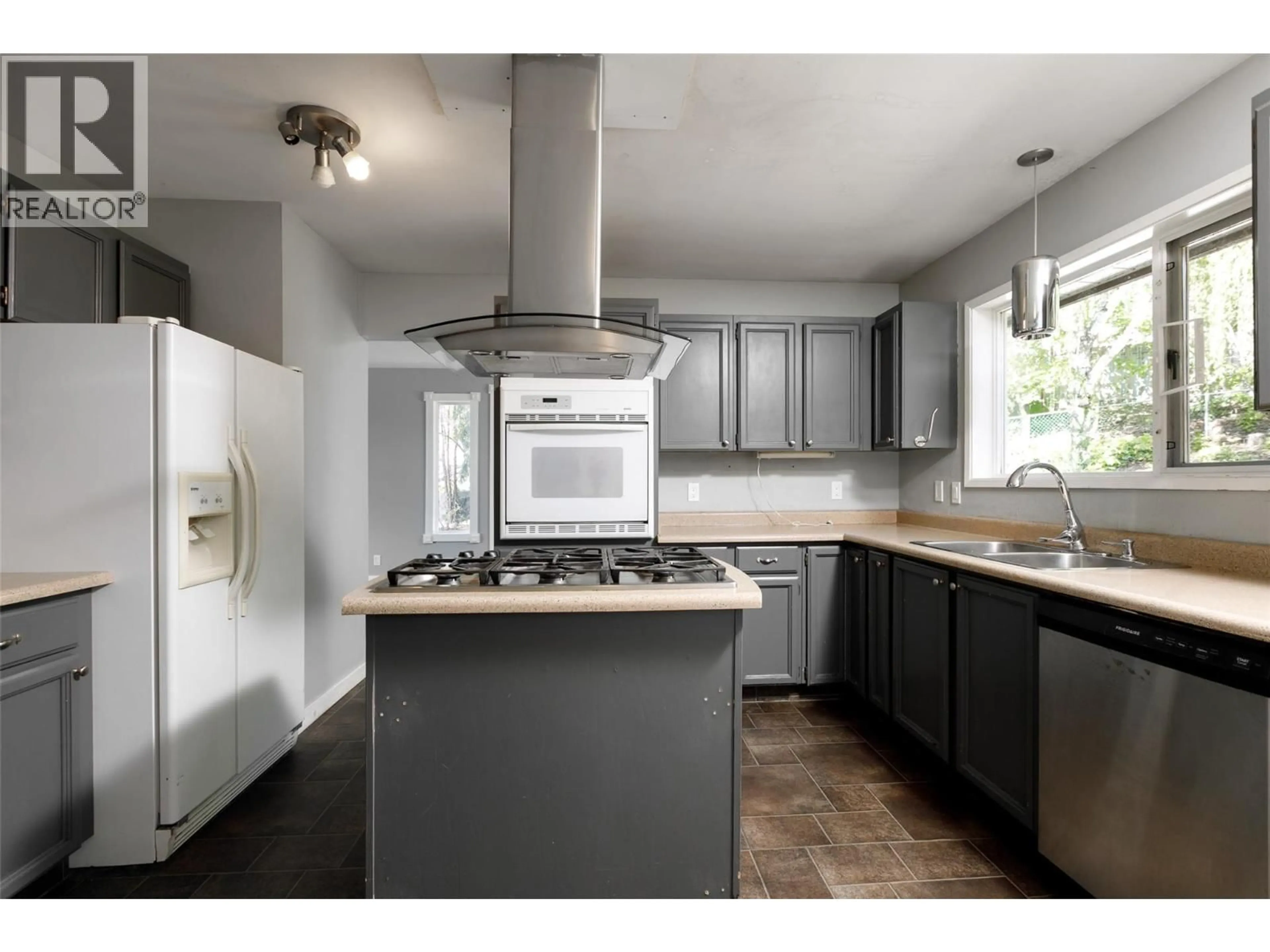 Open concept kitchen, unknown for 1242 BOWES ROAD, West Kelowna British Columbia V1Z2R1