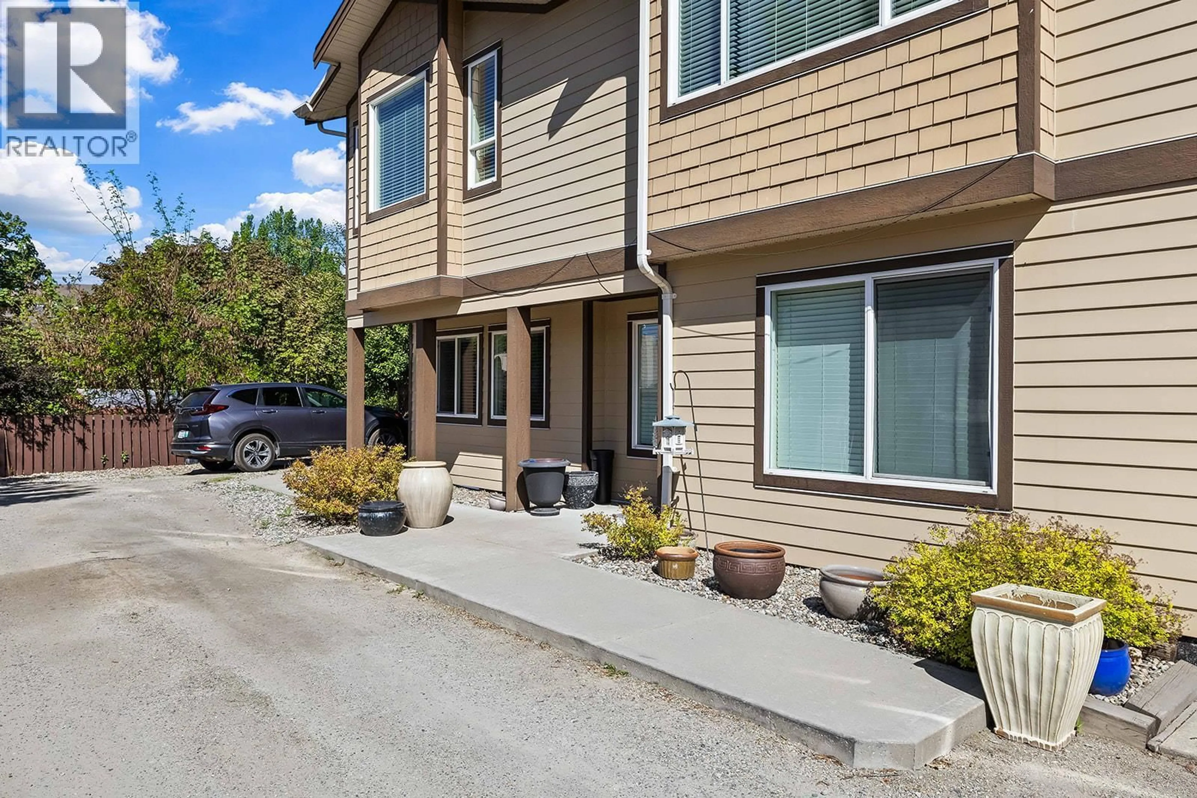 Patio, street for 4002 25 STREET, Vernon British Columbia V1T4R7